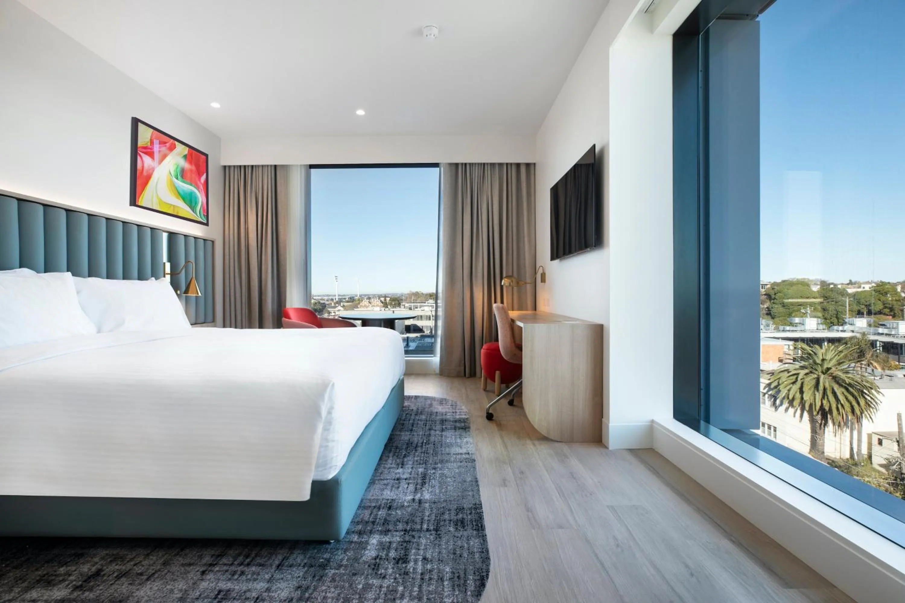 Photo of the whole room, Bed in Holiday Inn & Suites Geelong by IHG