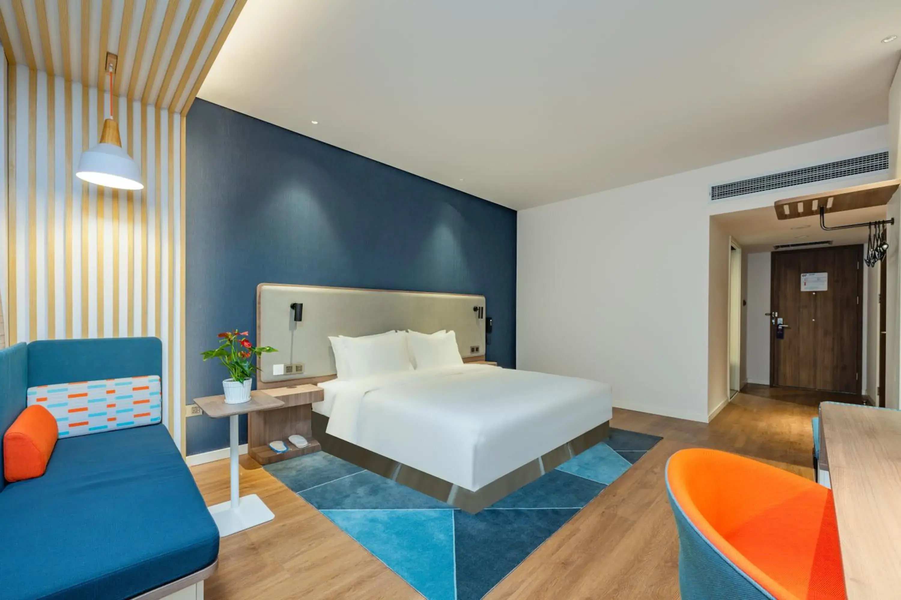 Standard King Room - Disability Access in Holiday Inn Express Xi'an Tuanjie South Road Standard King Room - Disability Access in Holiday Inn Express Xi'an Tuanjie South Road