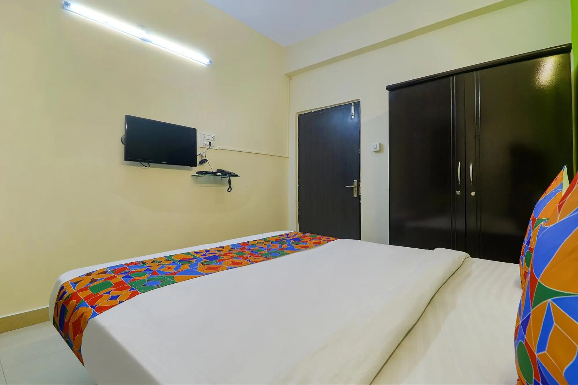 TV and multimedia, Bed in FabHotel Broholic - Nr Biodiversity Complex, Gachibowli, Silpa Gram Craft Village, HITEC City