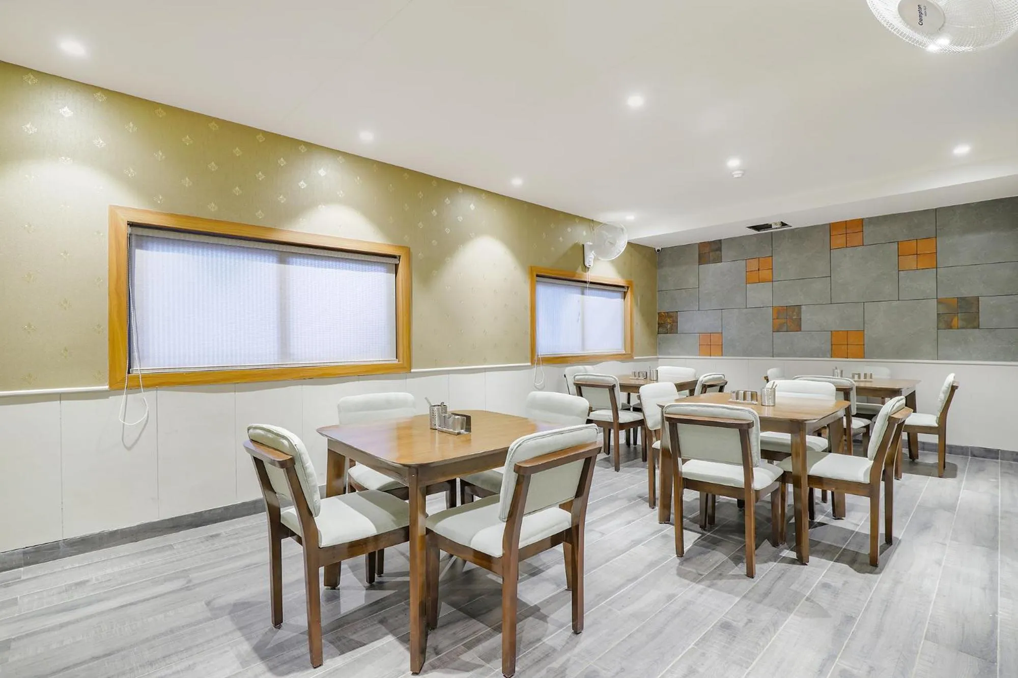 Restaurant/places to eat in FabHotel Meritus Inn