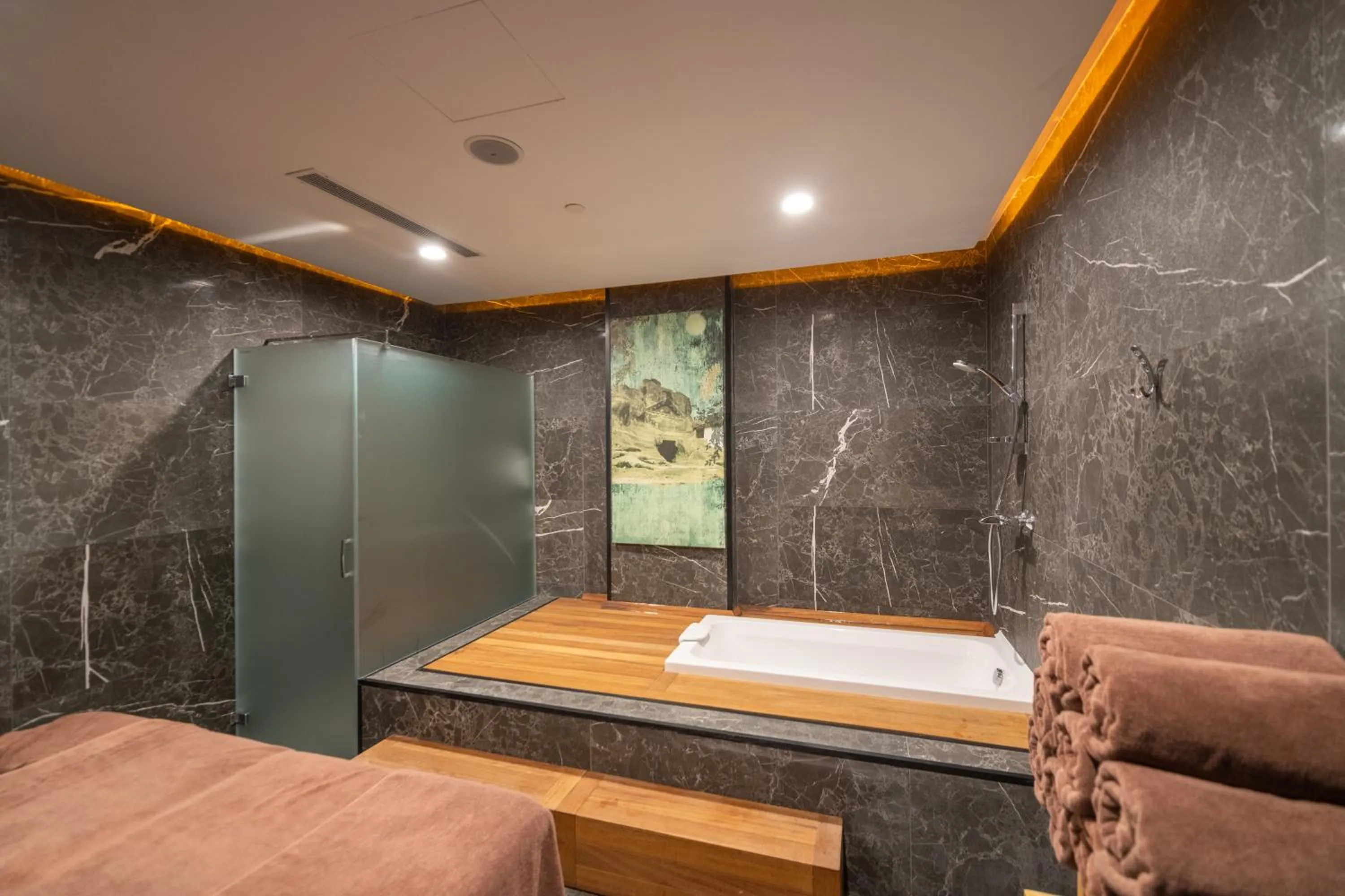 Hot Tub, Bed in Questa Thermal & Spa Hotel