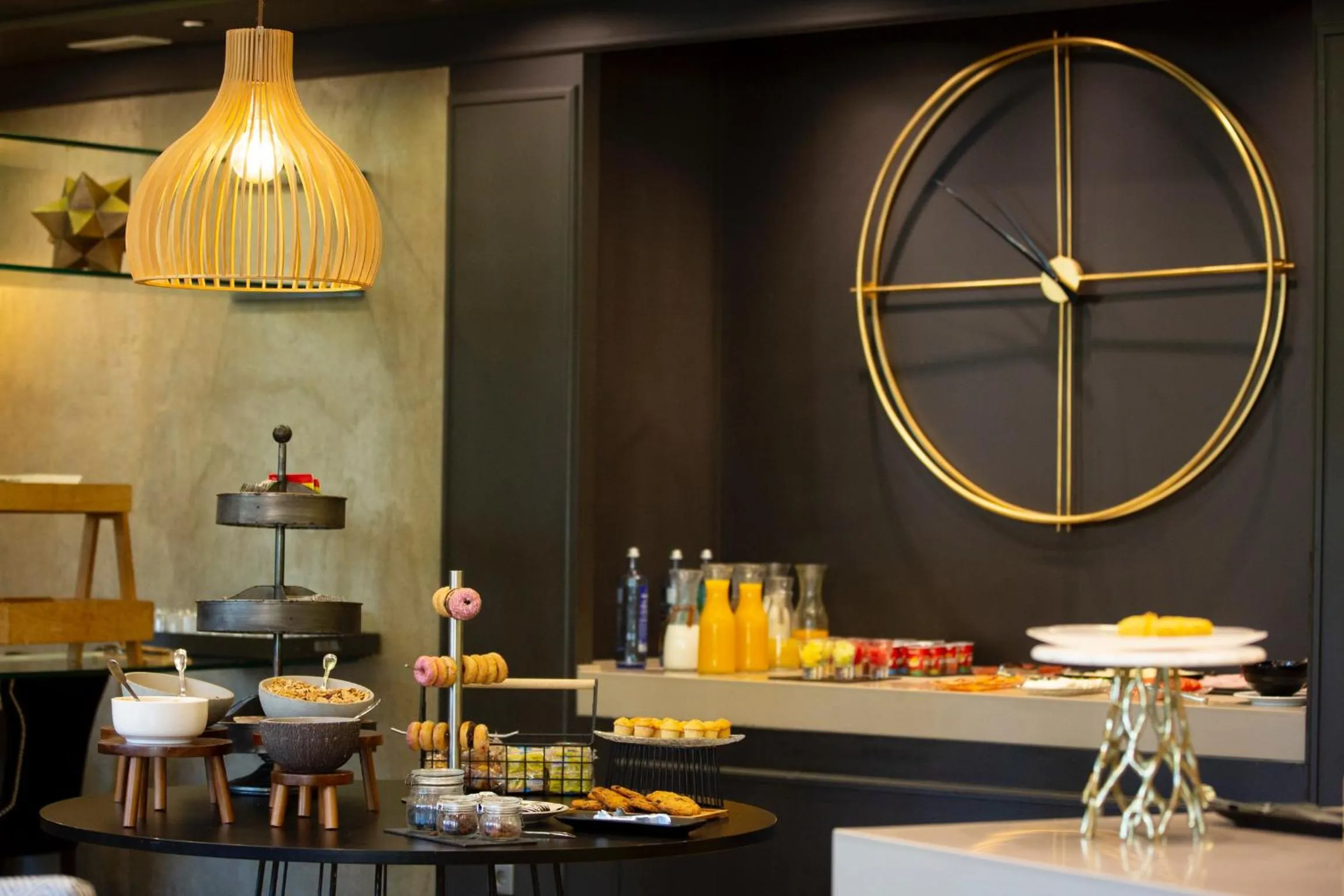 Restaurant/places to eat in Hotel Olid