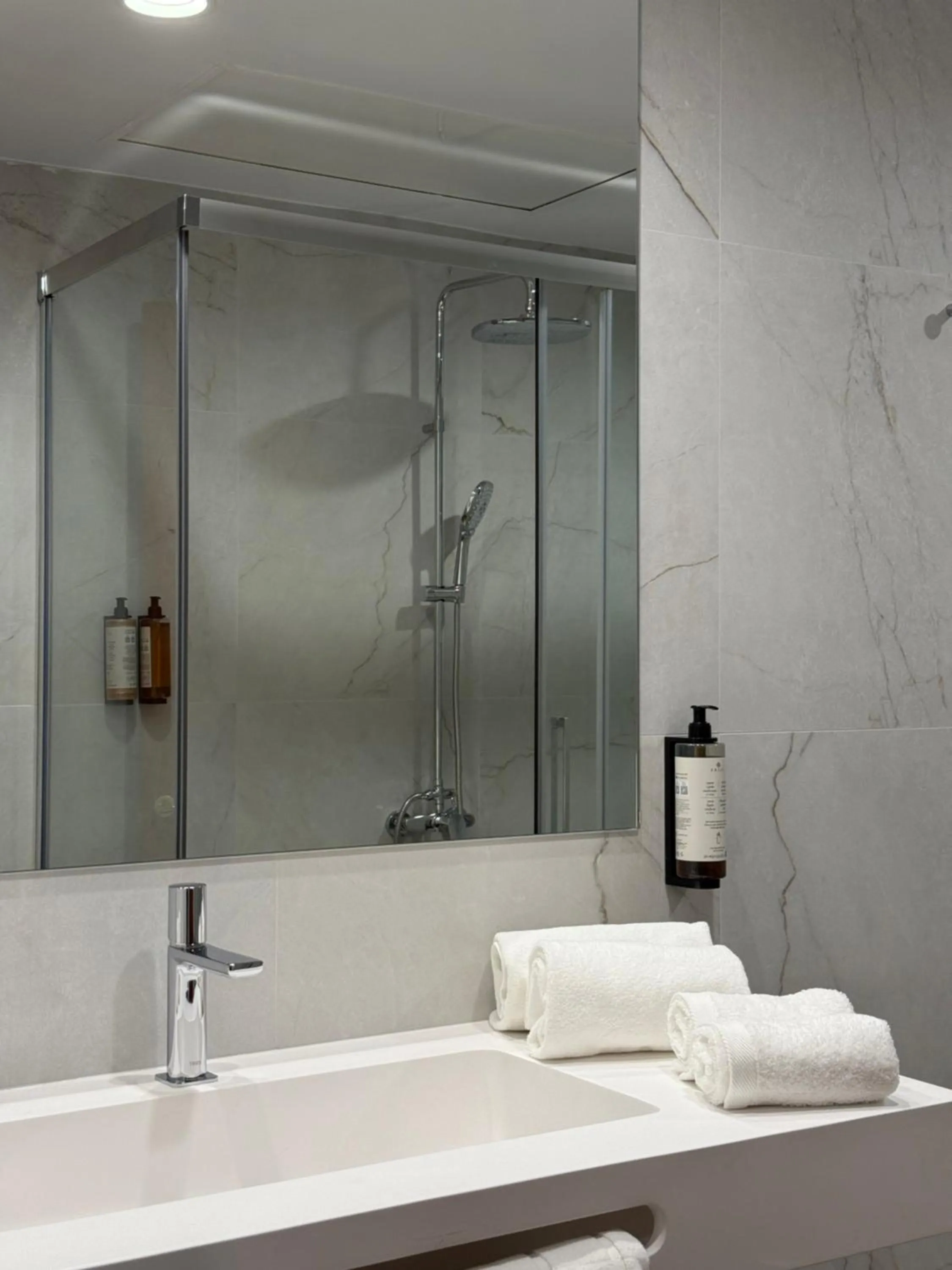 Bathroom in Hotel Olid