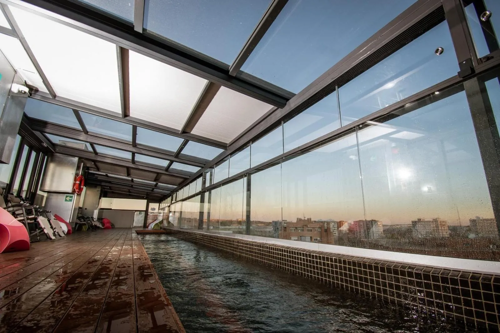 Swimming pool in Ekilibrio Hotel & Apart-Suites