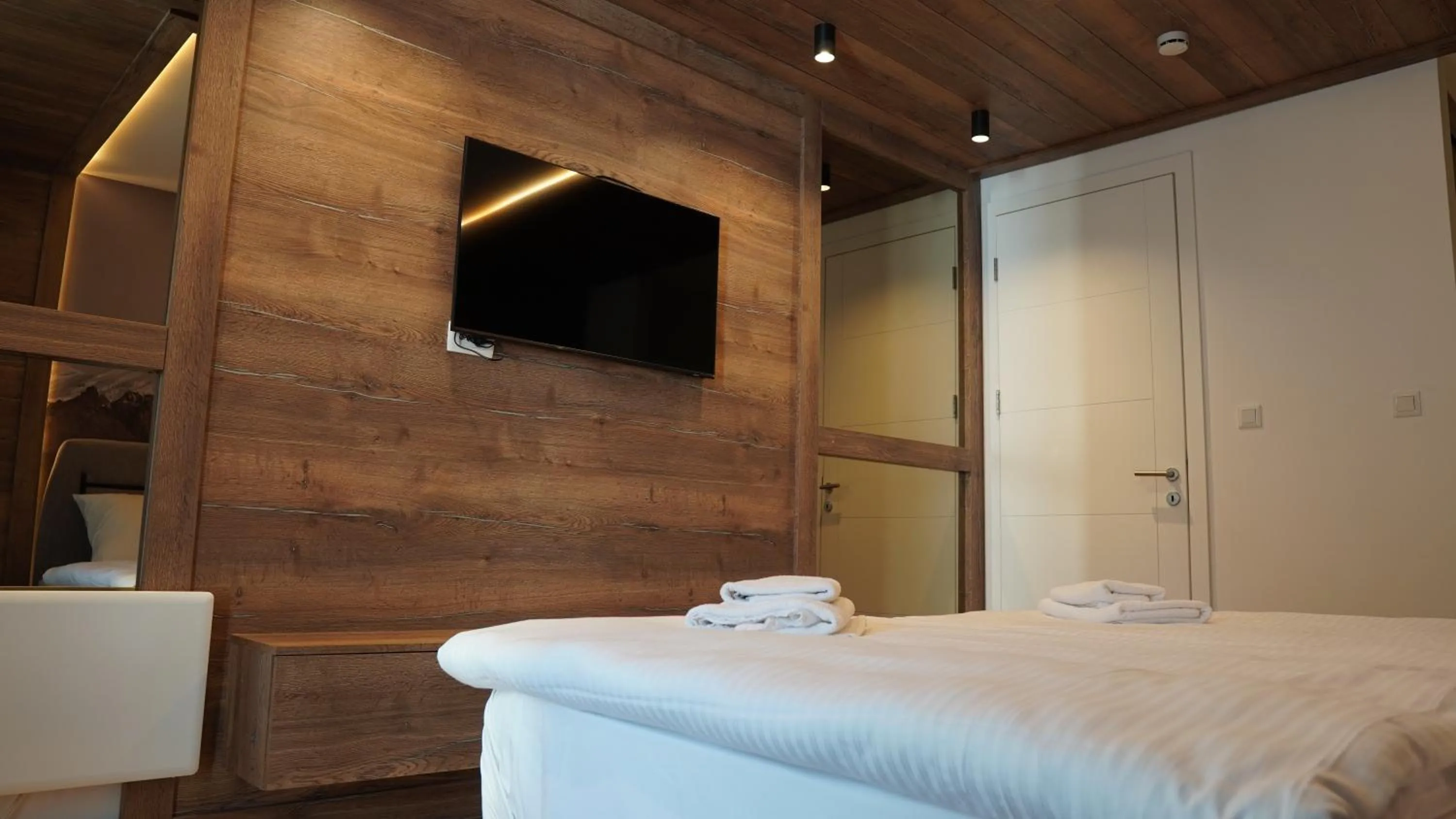 Bedroom, Bed in Snjezna Dolina Resort - Jahorina