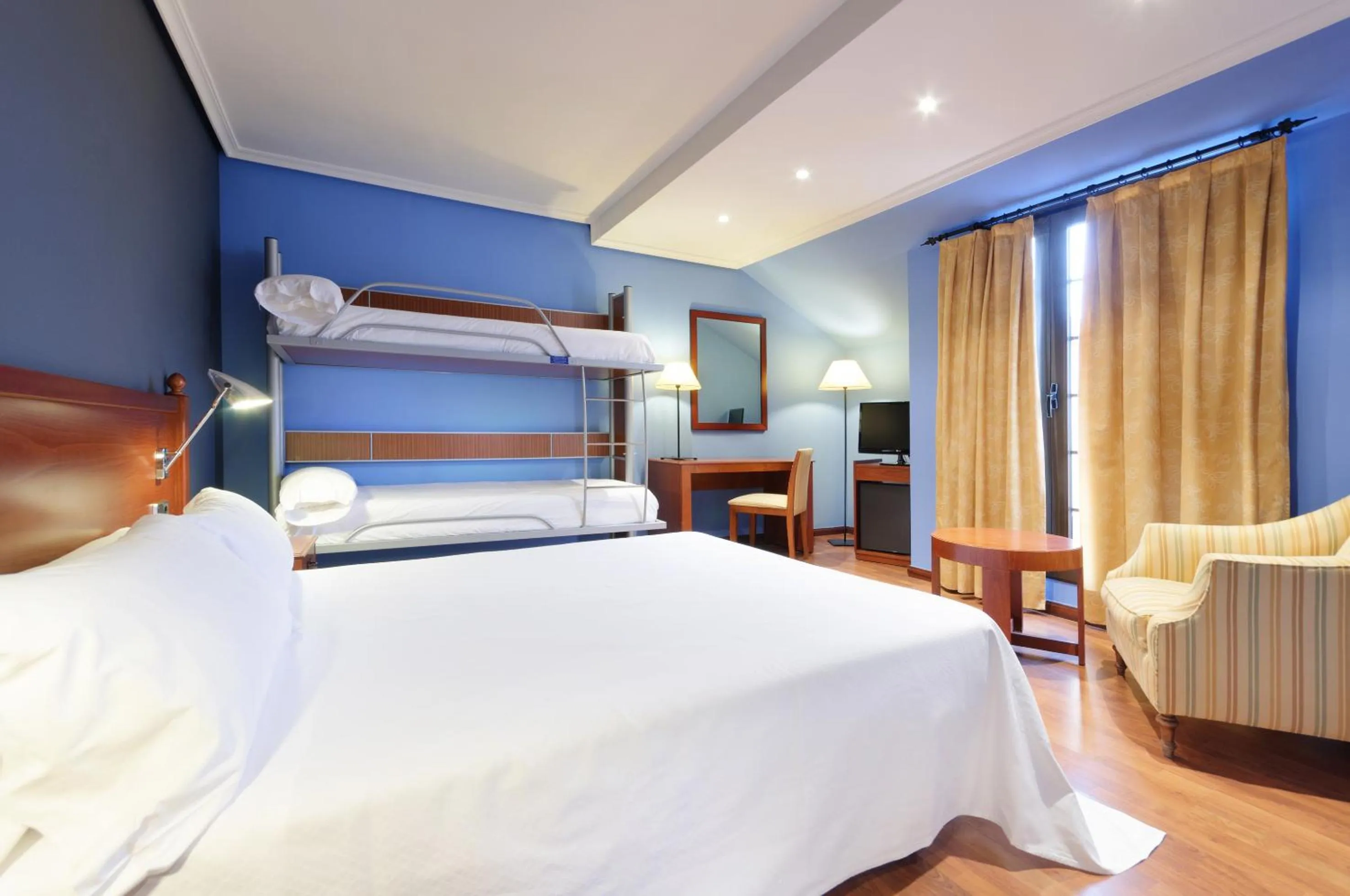 Bedroom, Bed in Segovia Sierra de Guadarrama