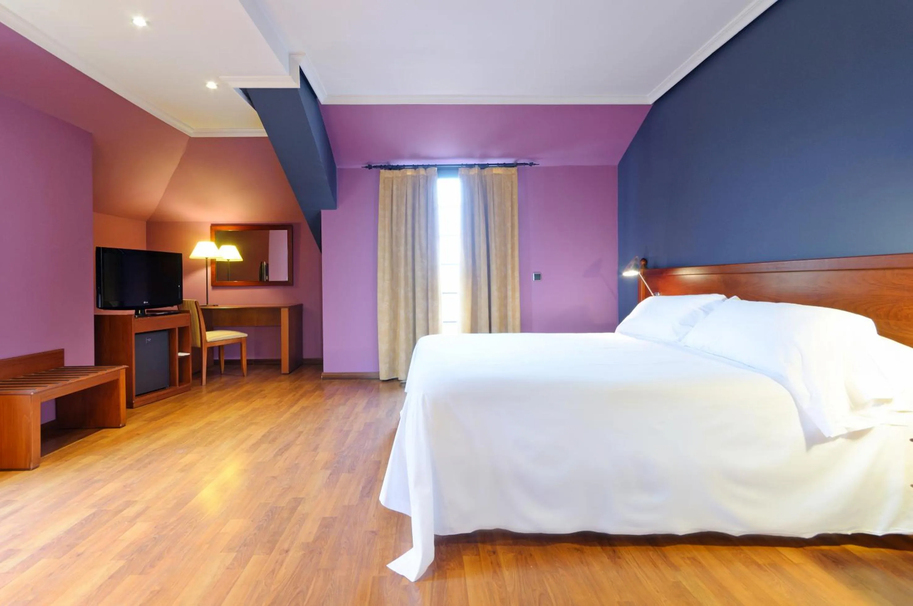 Bedroom, Bed in Segovia Sierra de Guadarrama