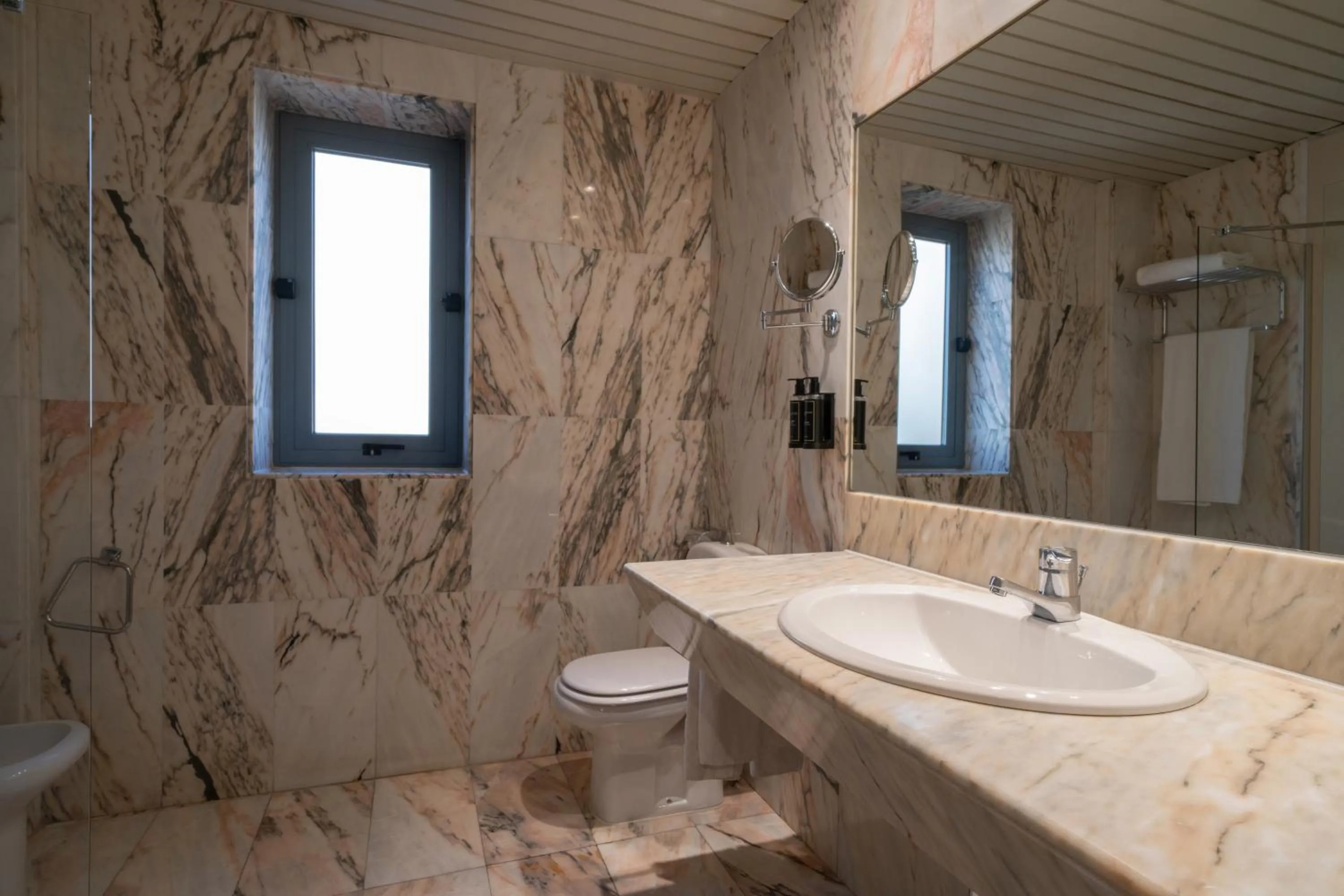 Bathroom in Exe Salamanca