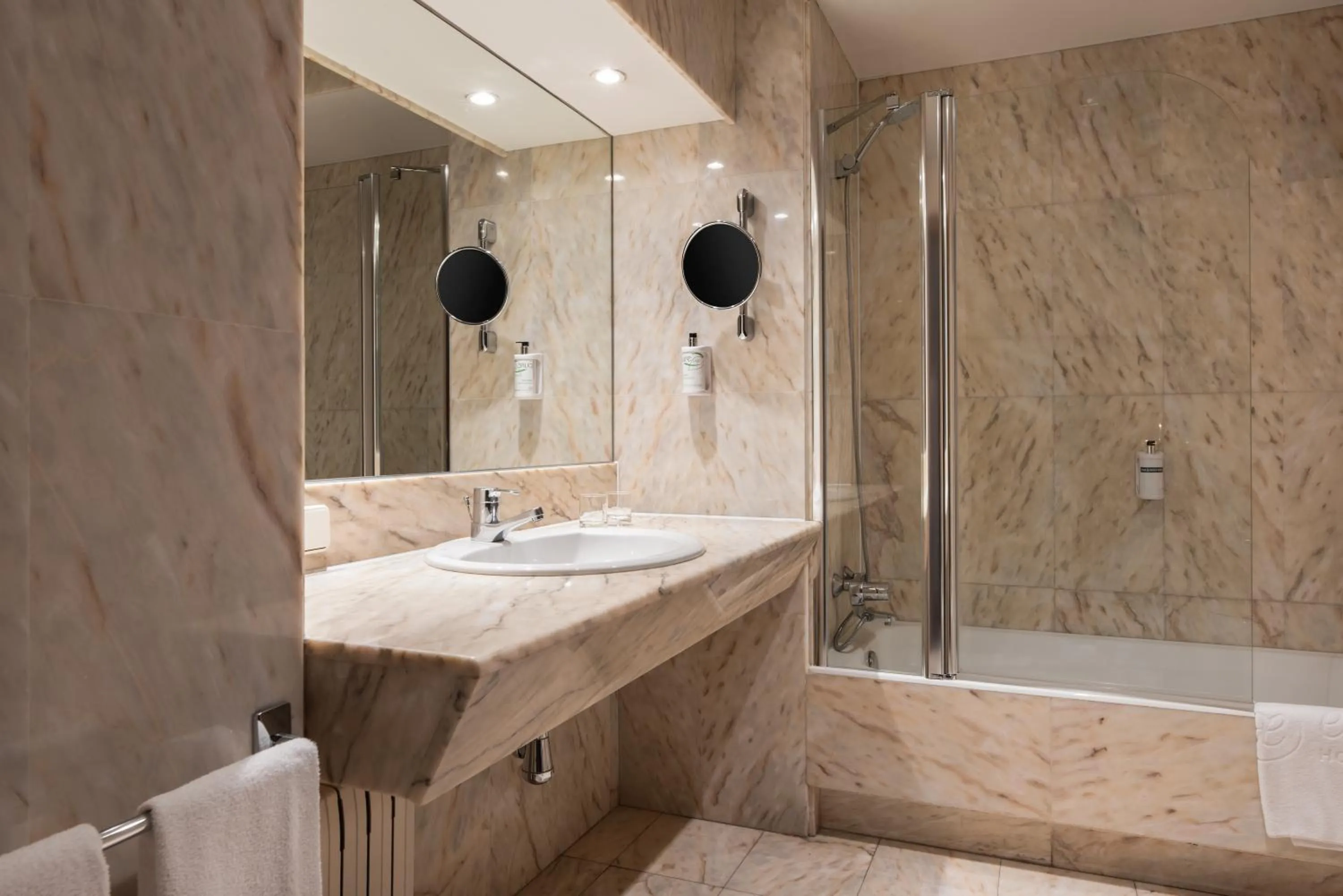 Bathroom in Exe Salamanca