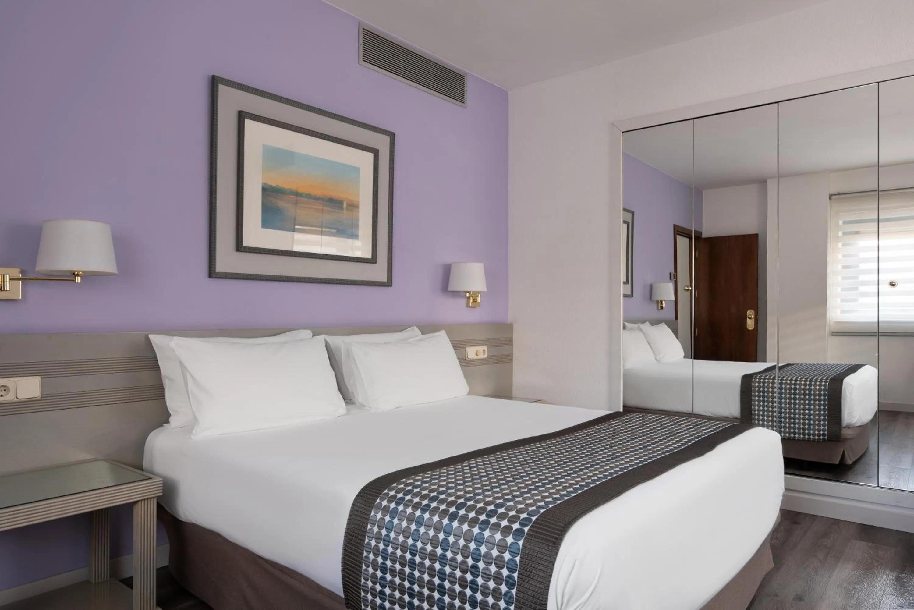 Photo of the whole room, Bed in Exe Salamanca