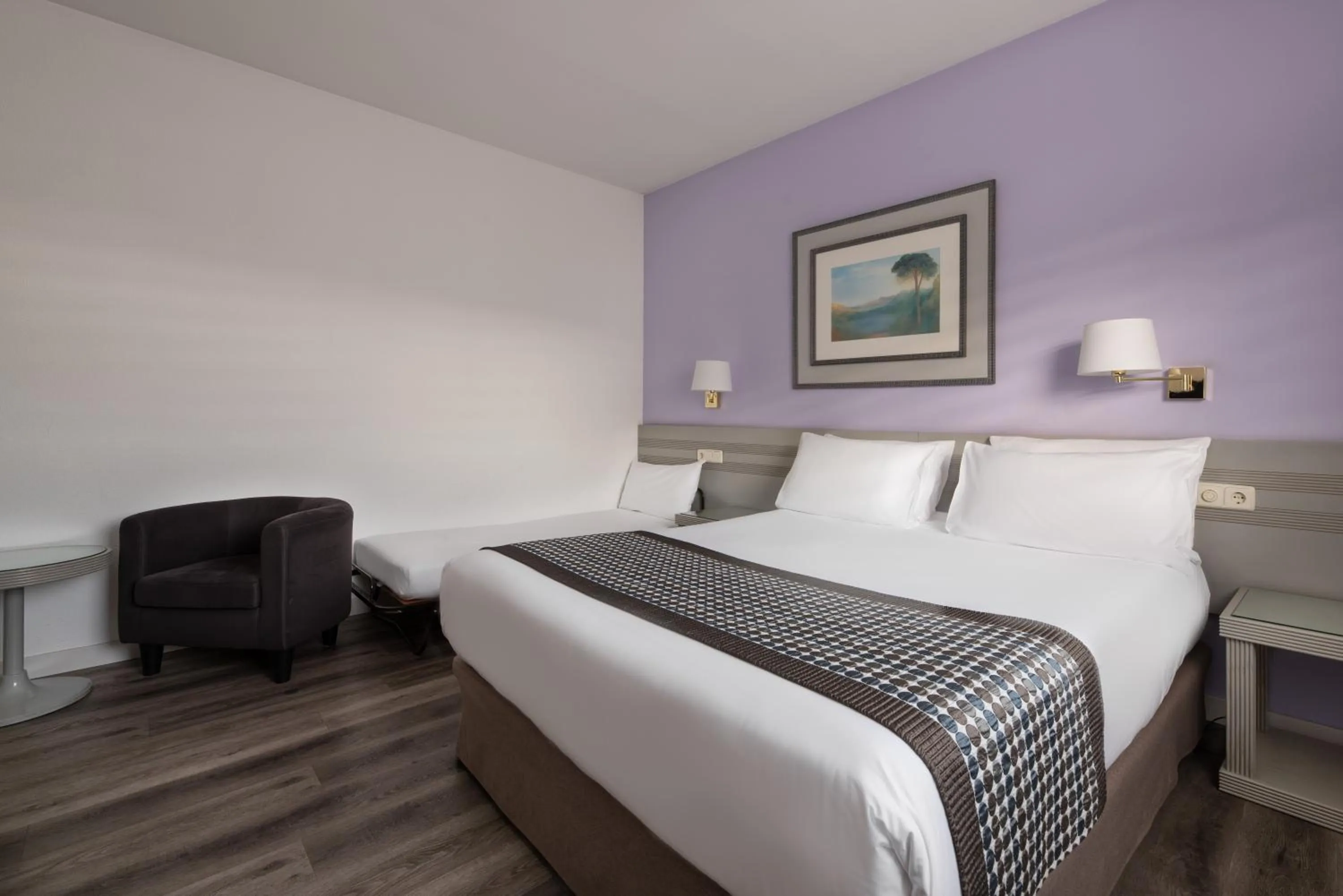 Photo of the whole room, Bed in Exe Salamanca