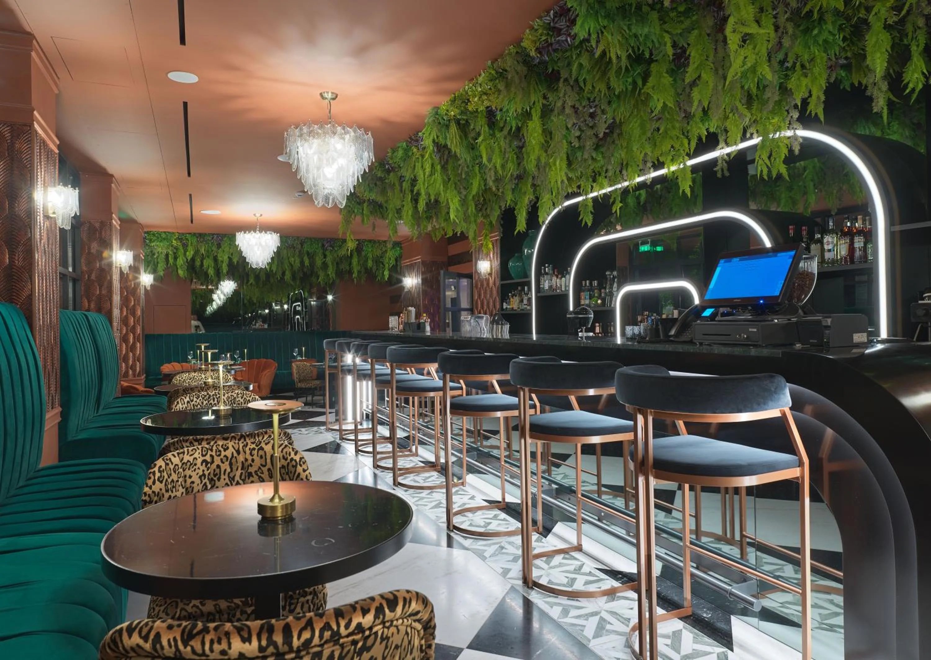 Lounge or bar in NYX Esperia Palace Hotel Athens by Leonardo Hotels