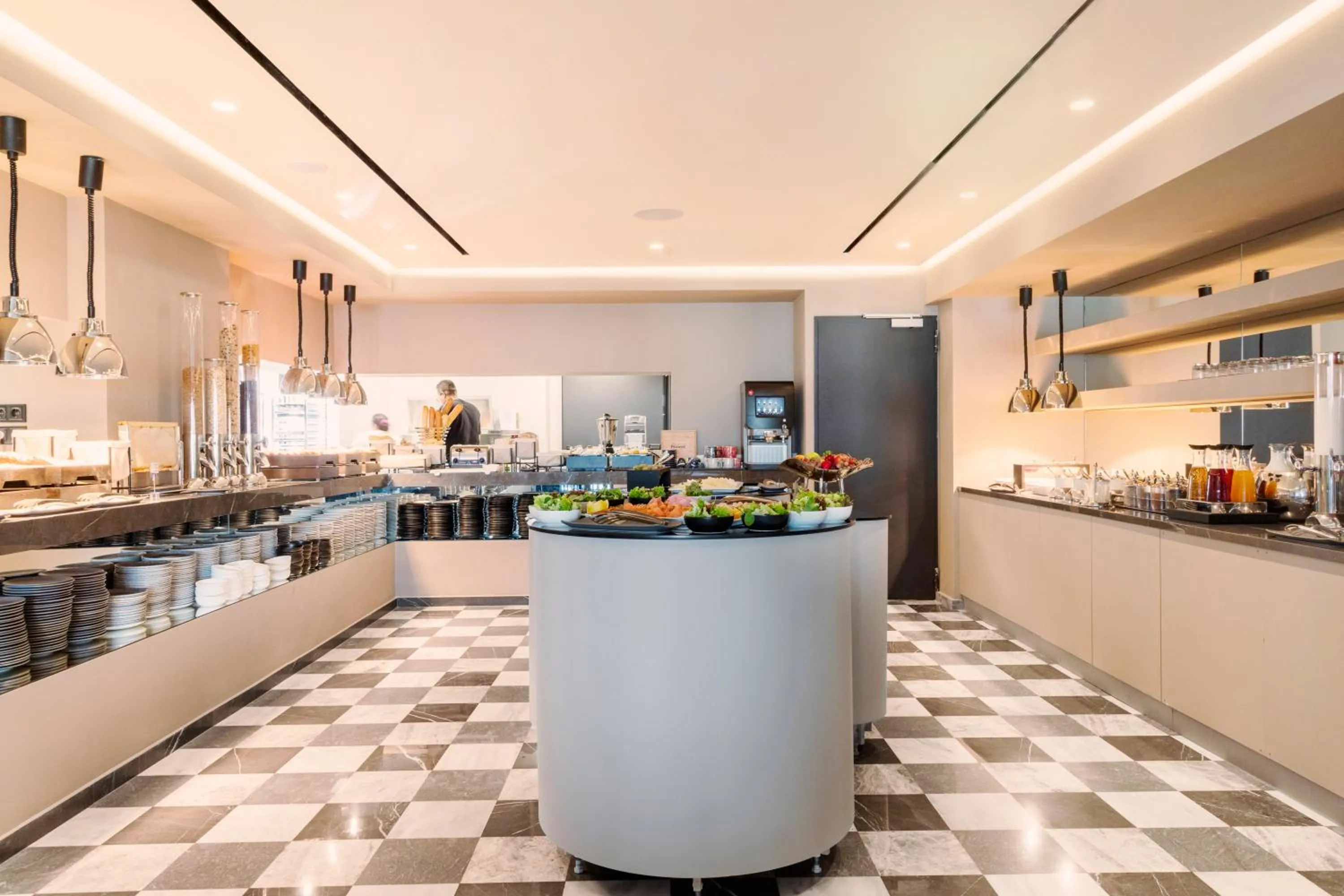Restaurant/places to eat in NYX Esperia Palace Hotel Athens by Leonardo Hotels