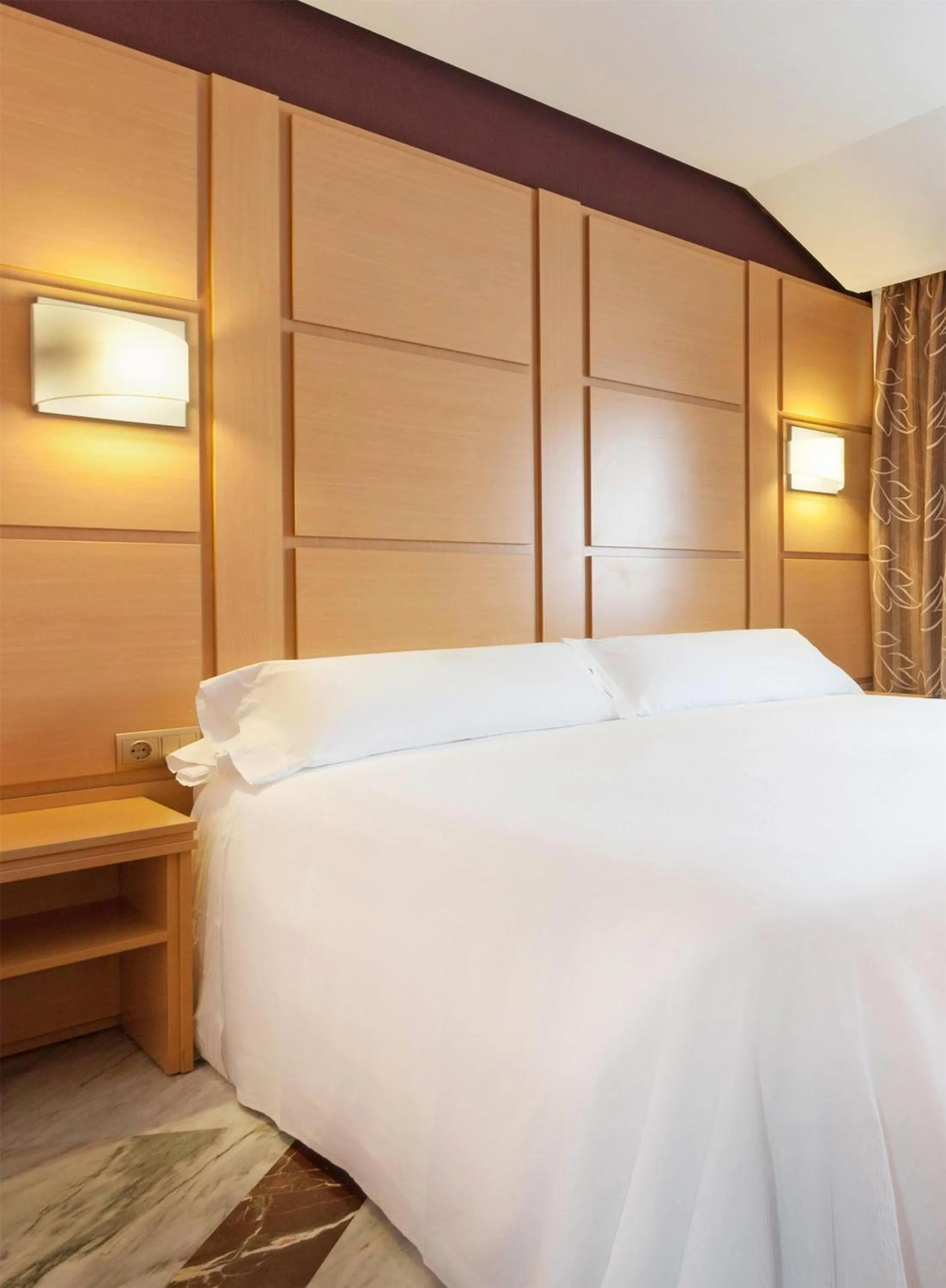 Bedroom, Bed in Hotel Puertollano