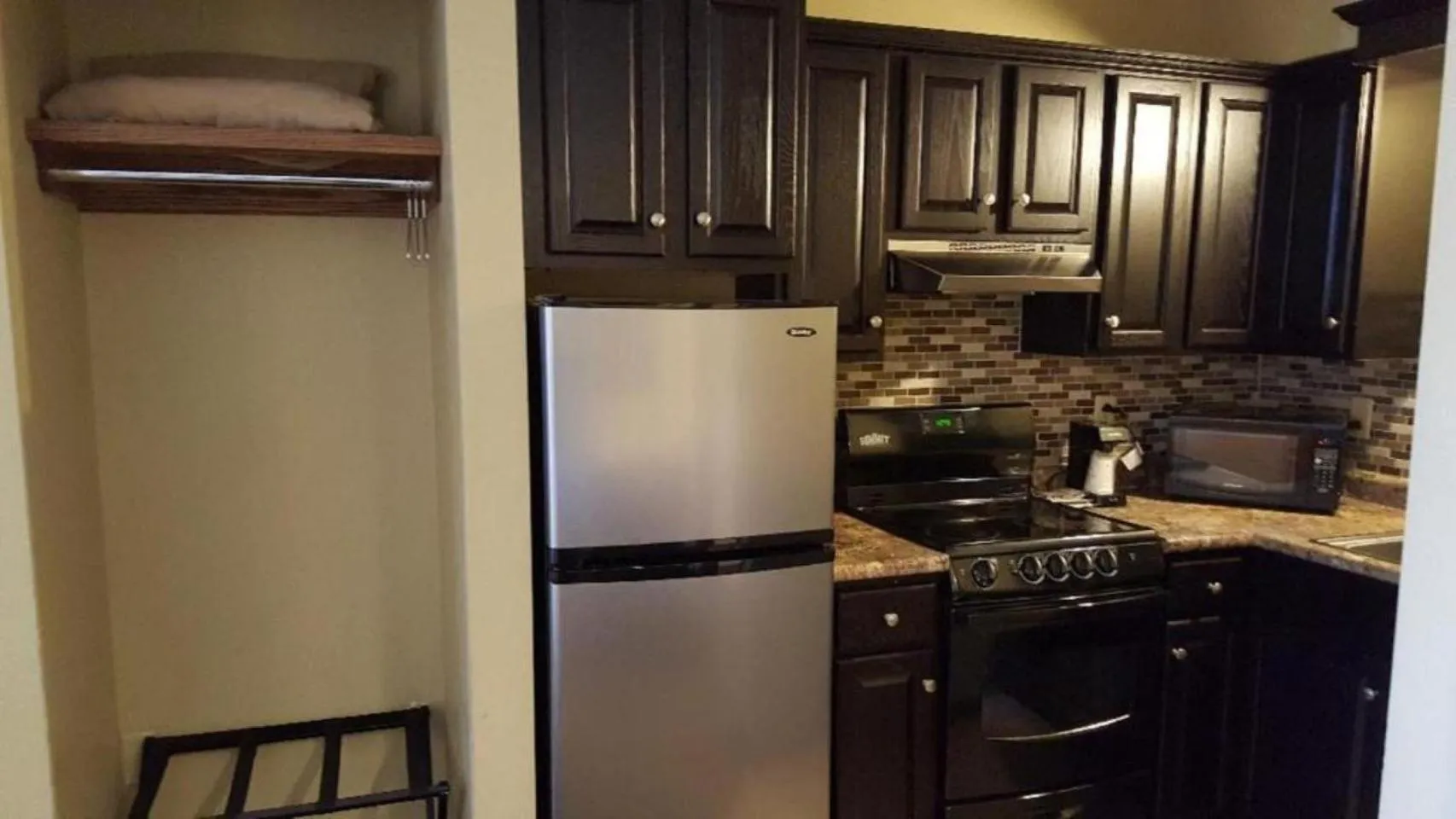 Kitchen or kitchenette in Jackson Town House Inn