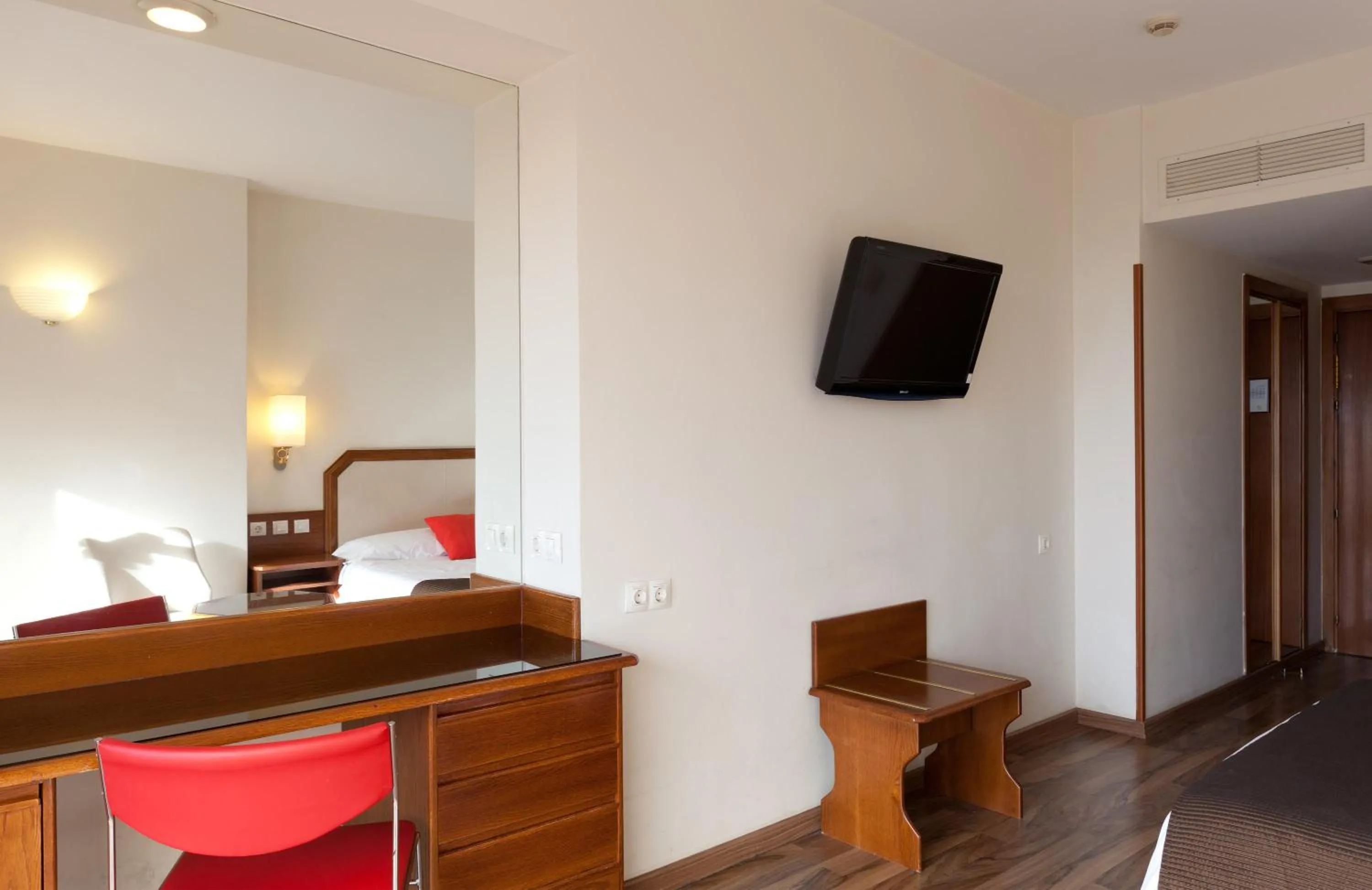 Photo of the whole room, Bed in Senator Barajas