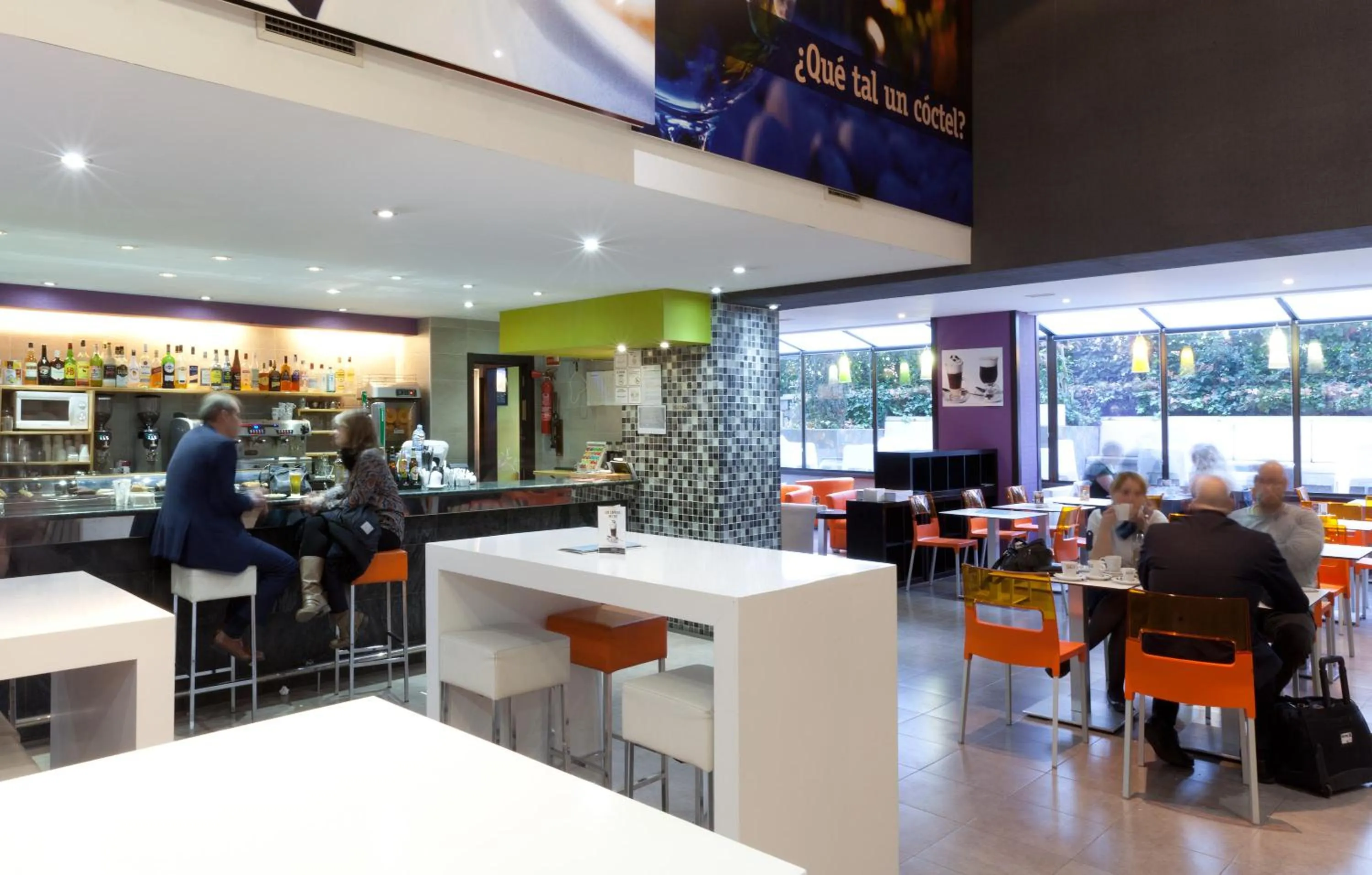 Lounge or bar in Senator Barajas