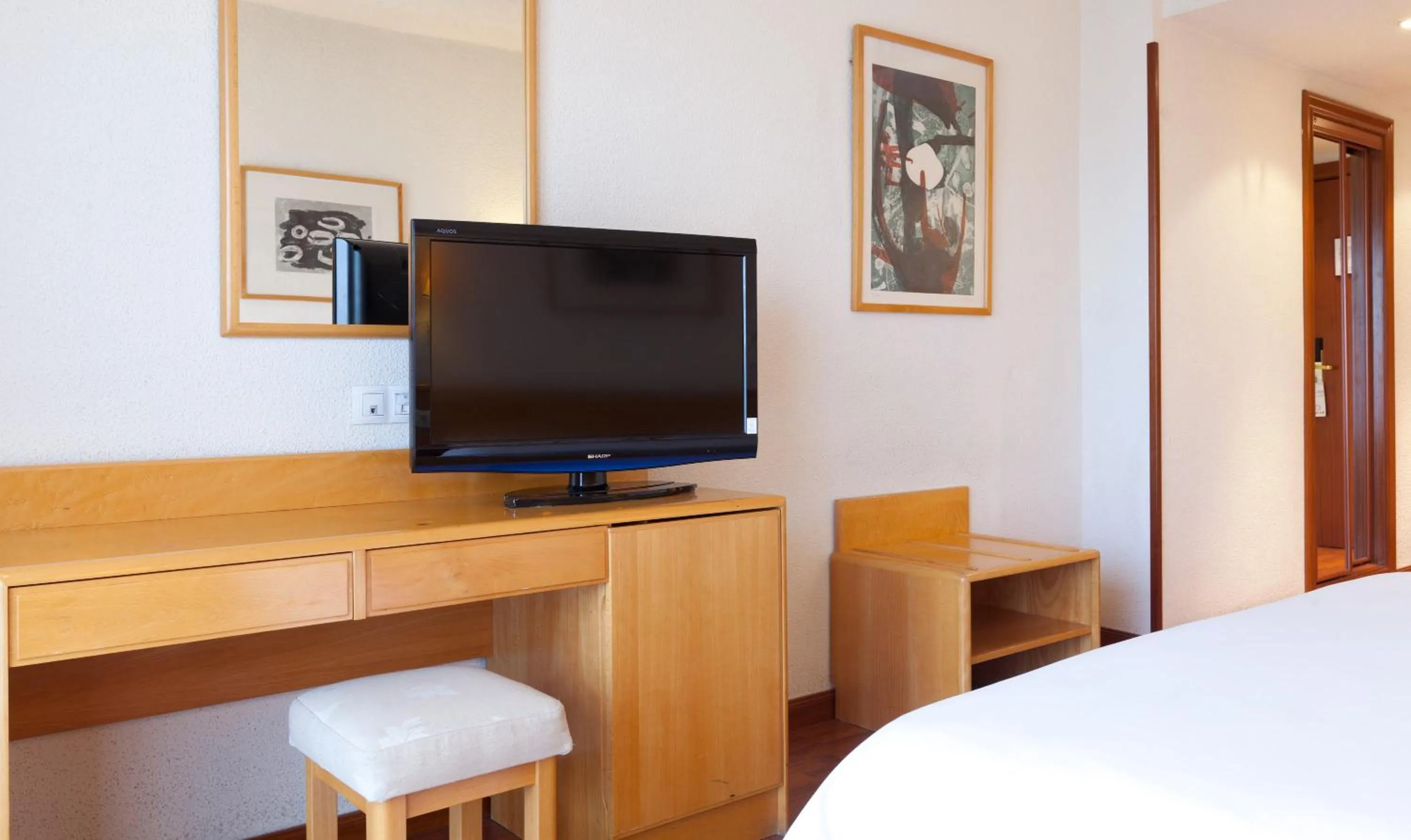 Photo of the whole room, Bed in Senator Barajas