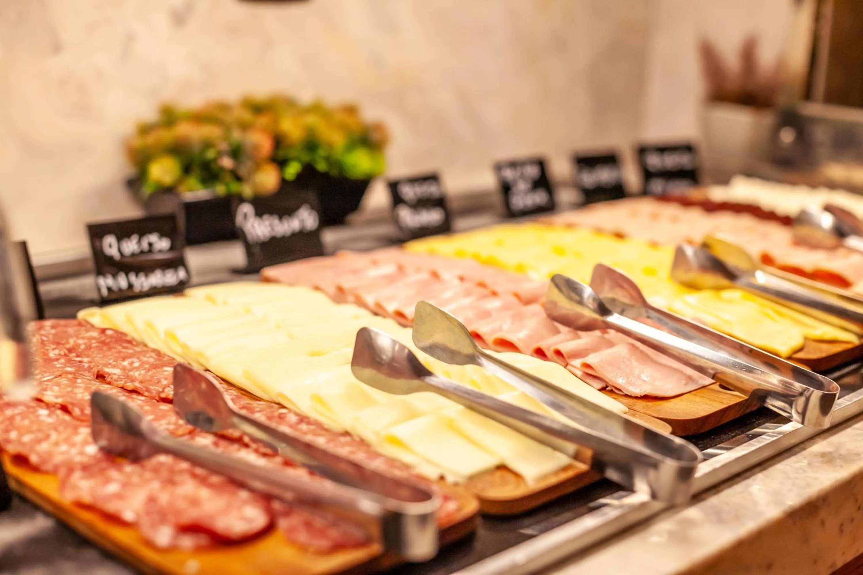 Breakfast in Tri Hotel Premium Itapema