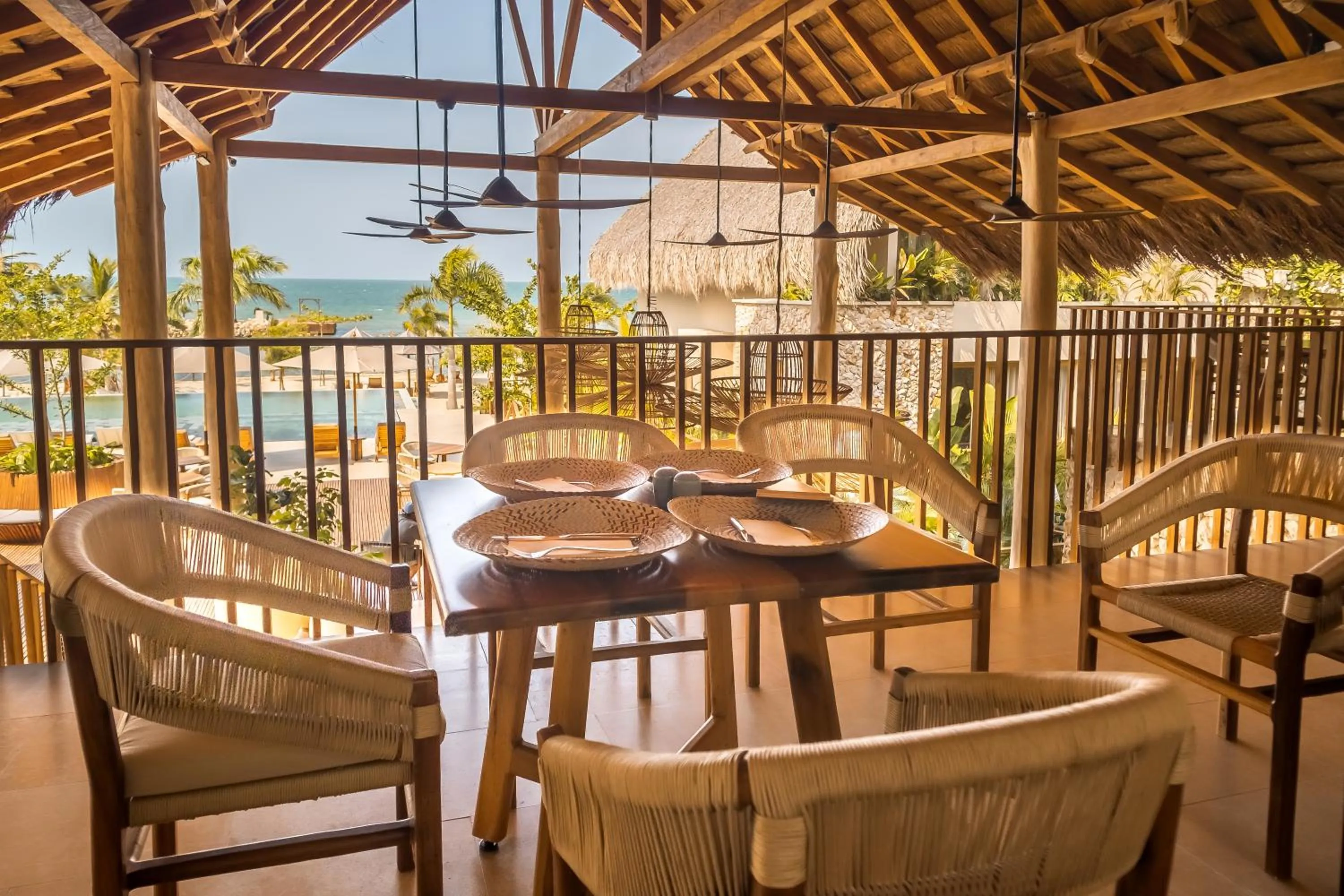 Restaurant/places to eat in Hotel Aimarawa