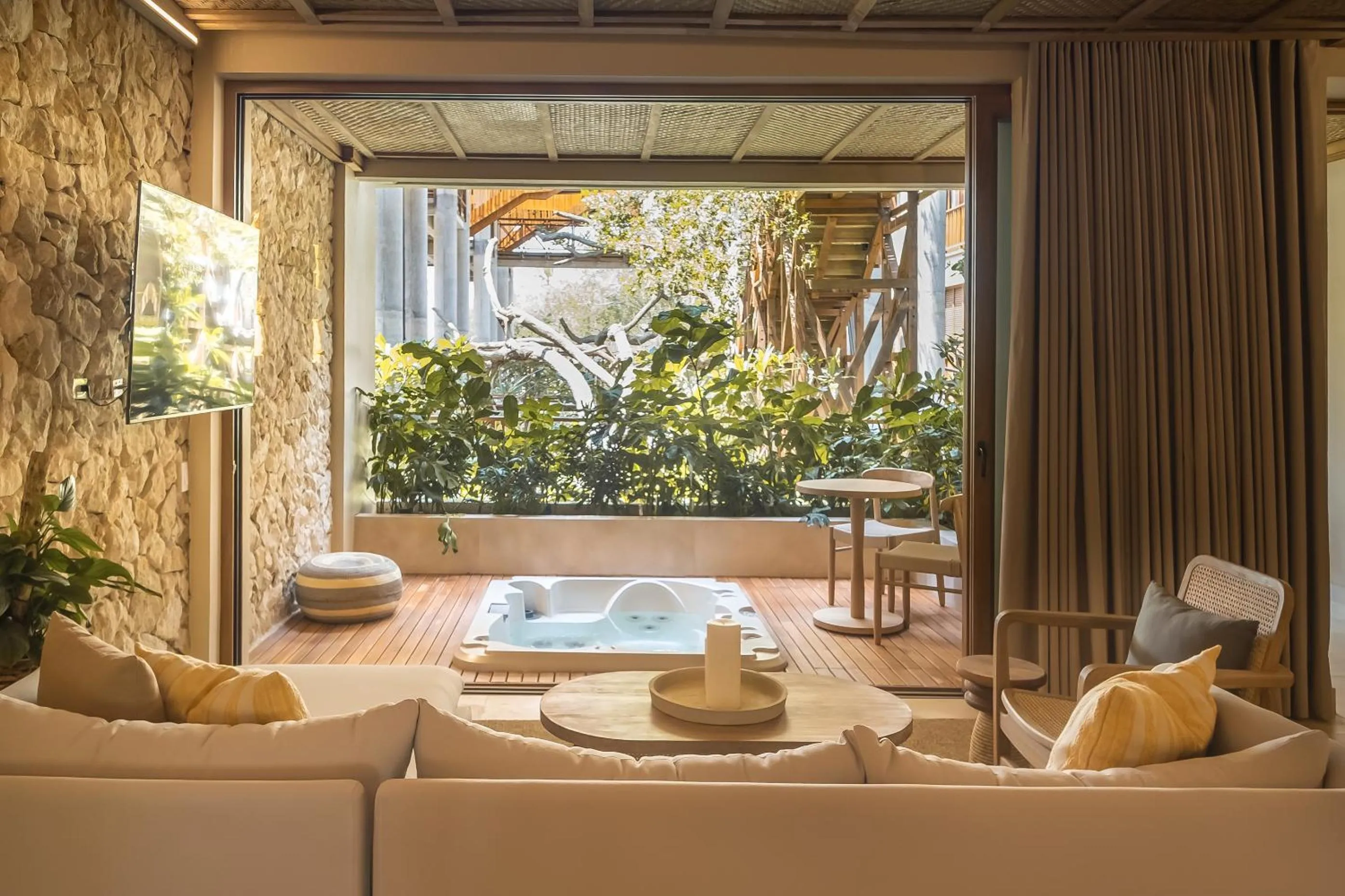 Garden view in Hotel Aimarawa