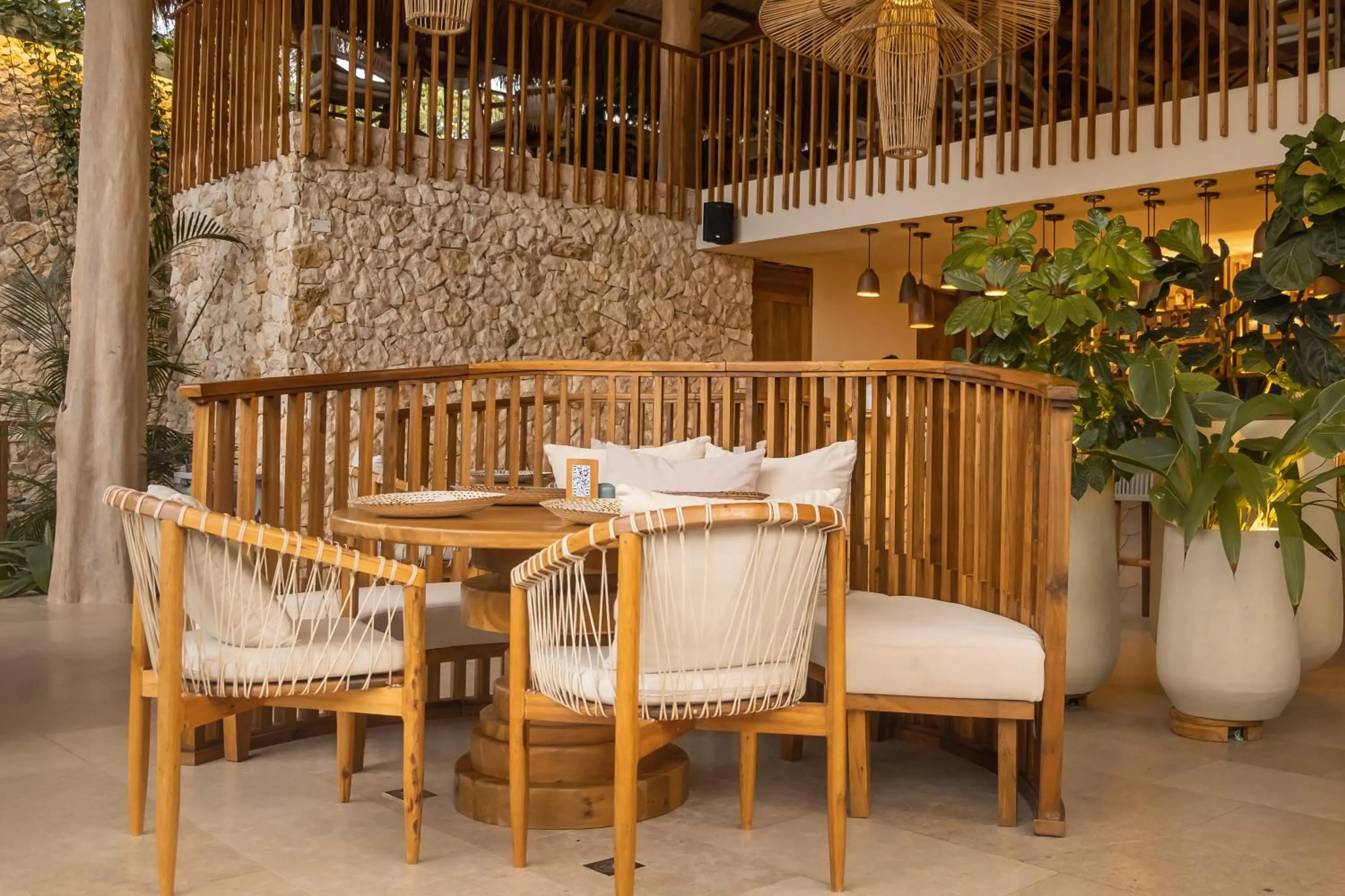 Restaurant/places to eat in Hotel Aimarawa