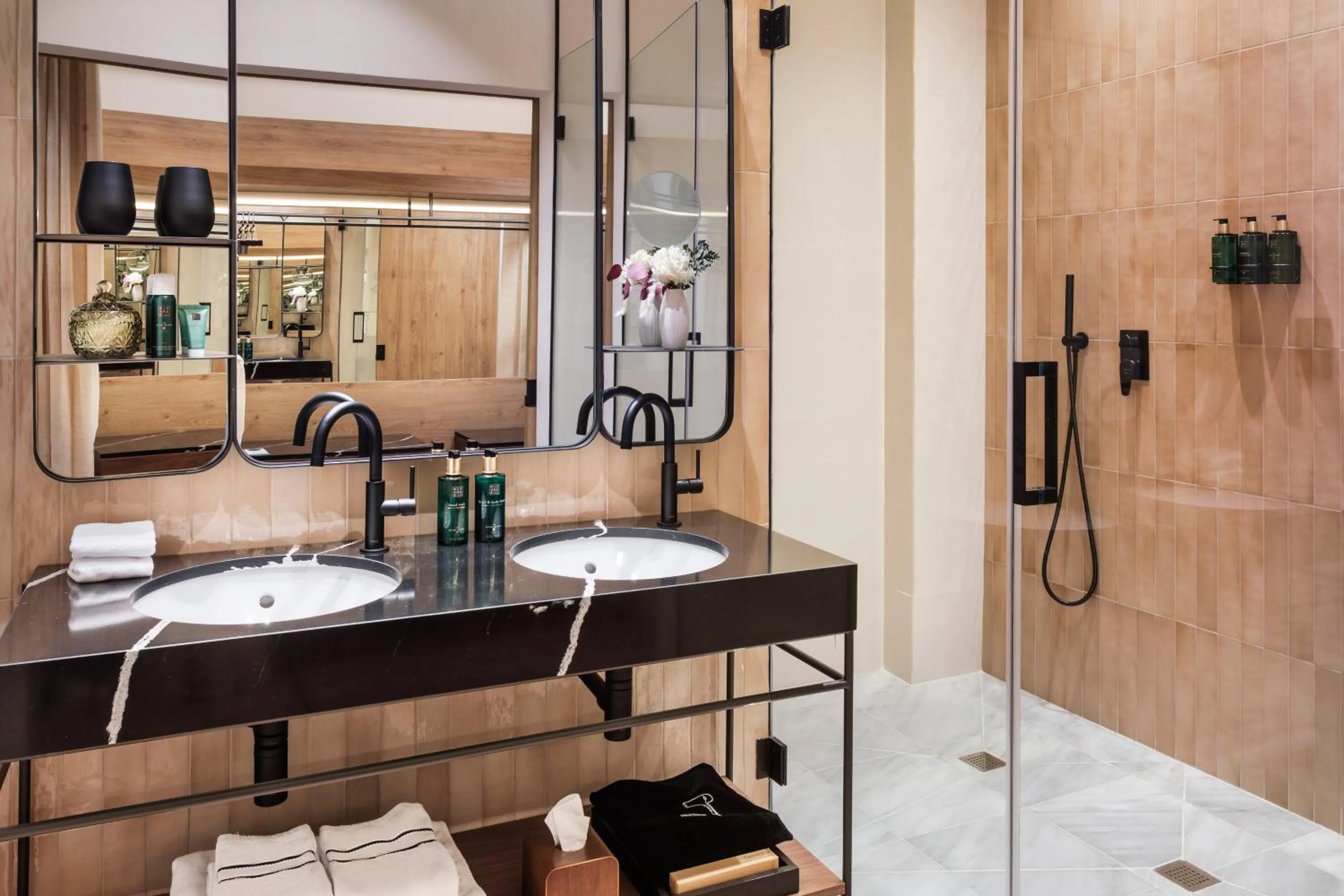 Shower in Meliá Granada