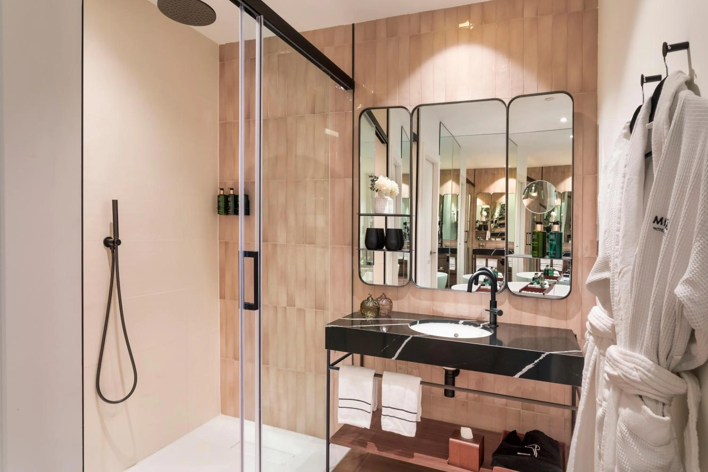 Shower in Meliá Granada