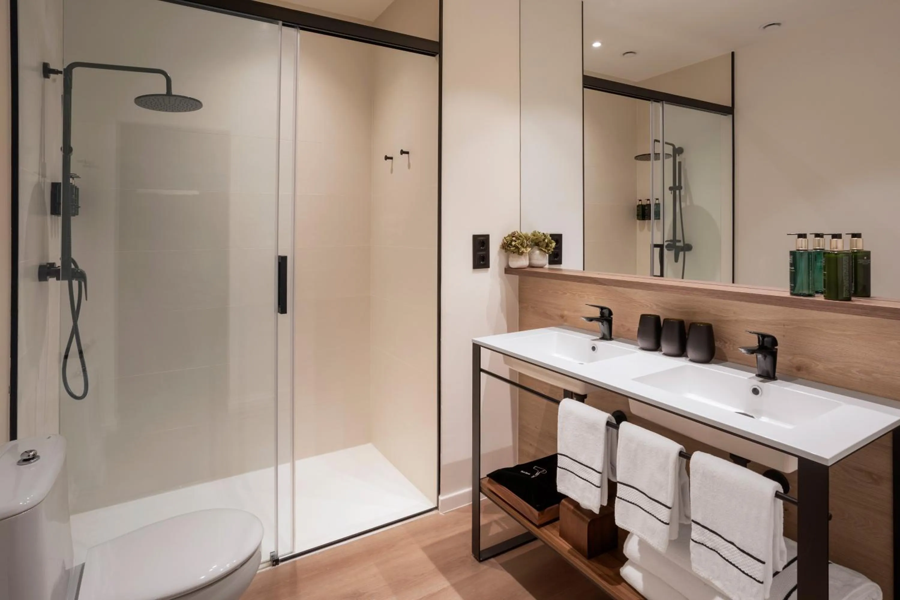 Shower in Meliá Granada