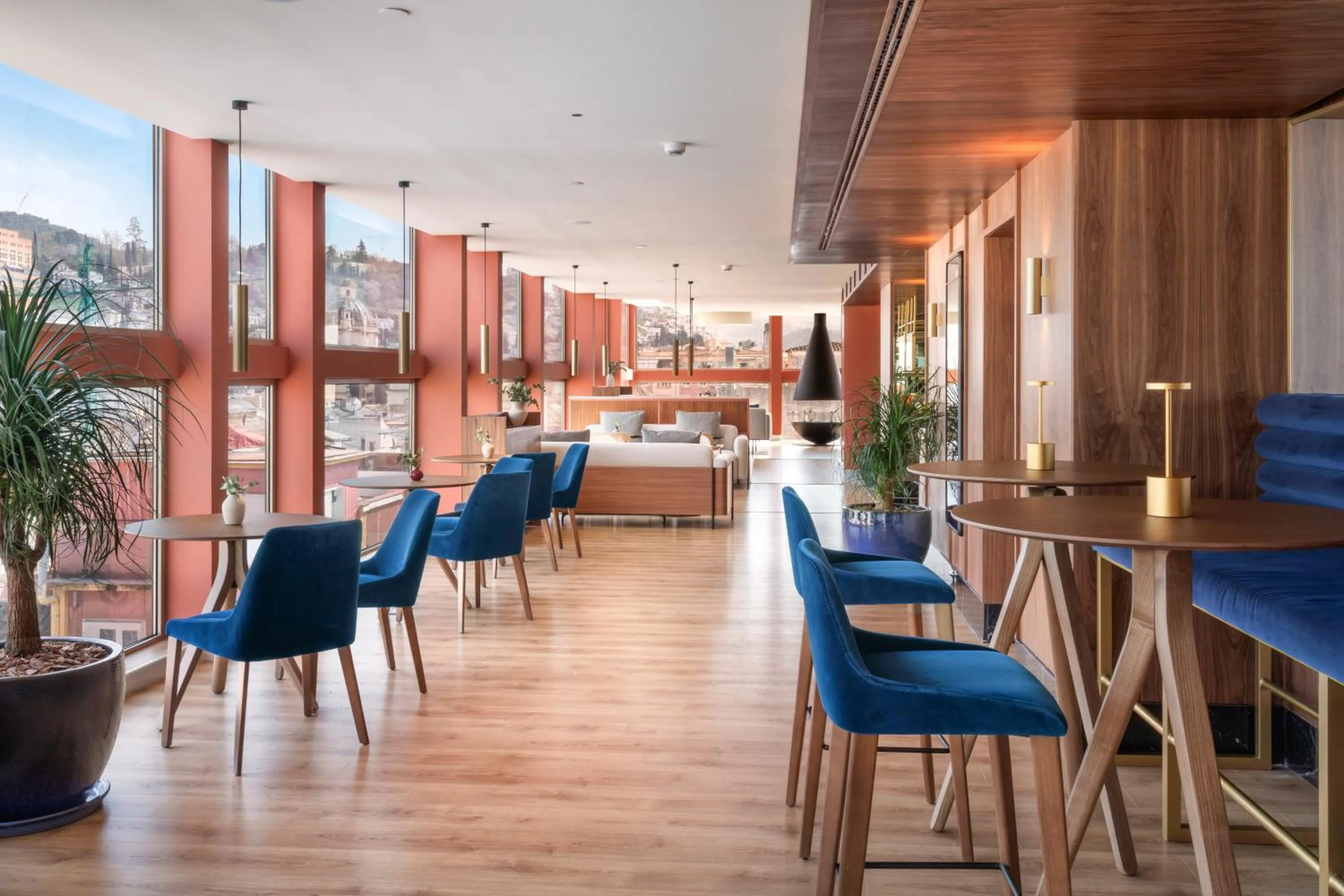 Restaurant/places to eat in Meliá Granada