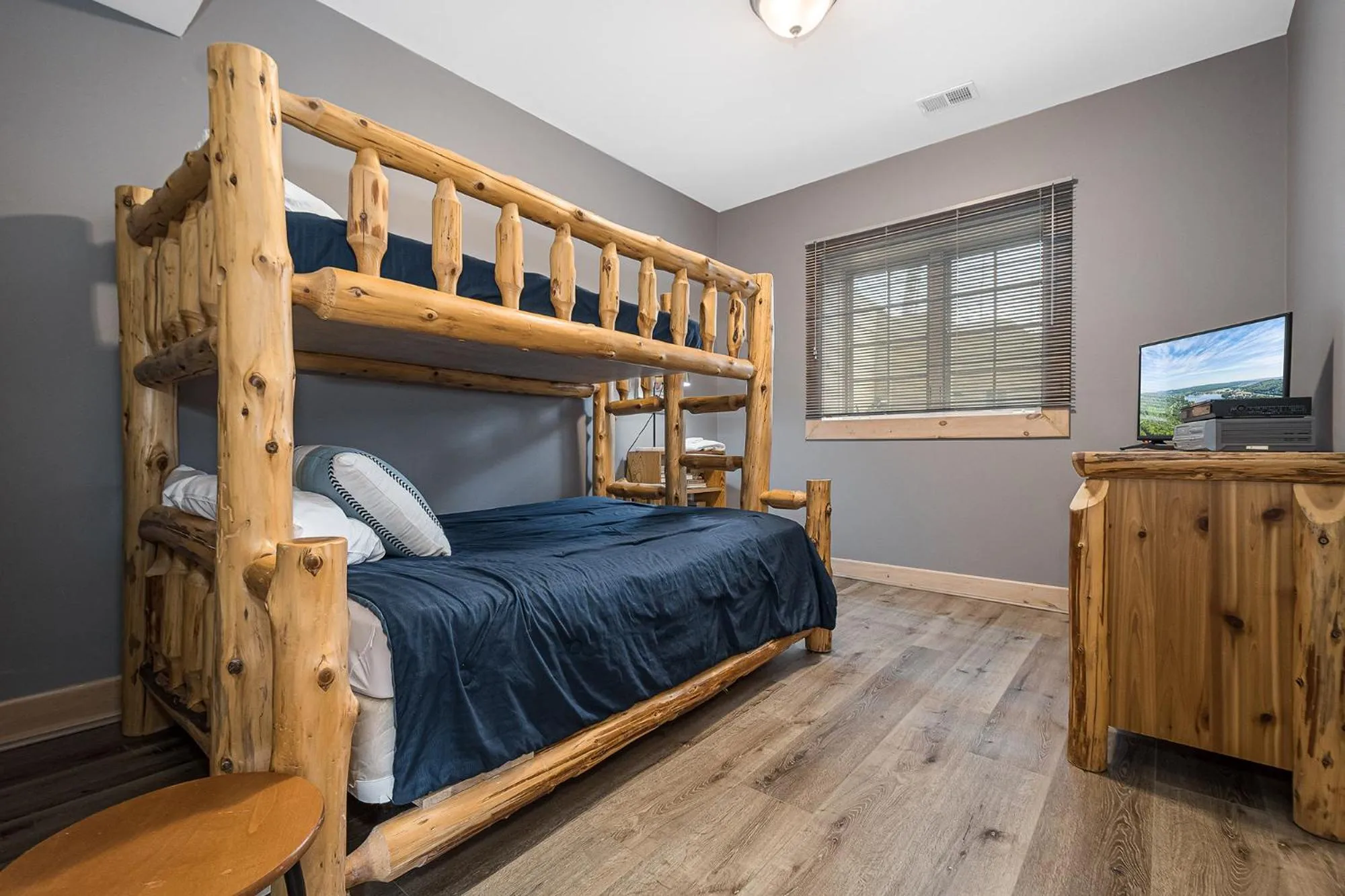 Property building in Glass Mountain Lodge