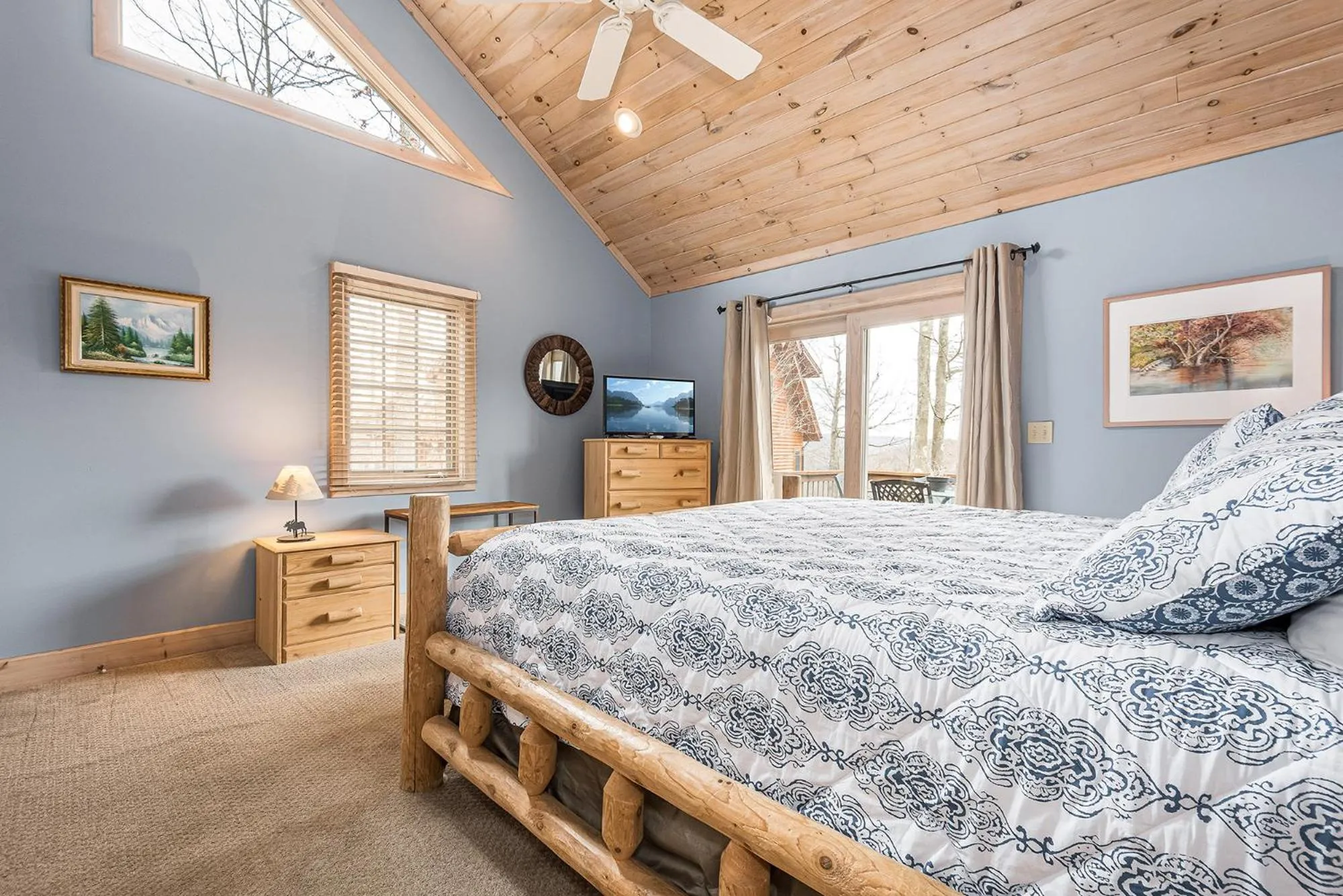 Property building in Glass Mountain Lodge