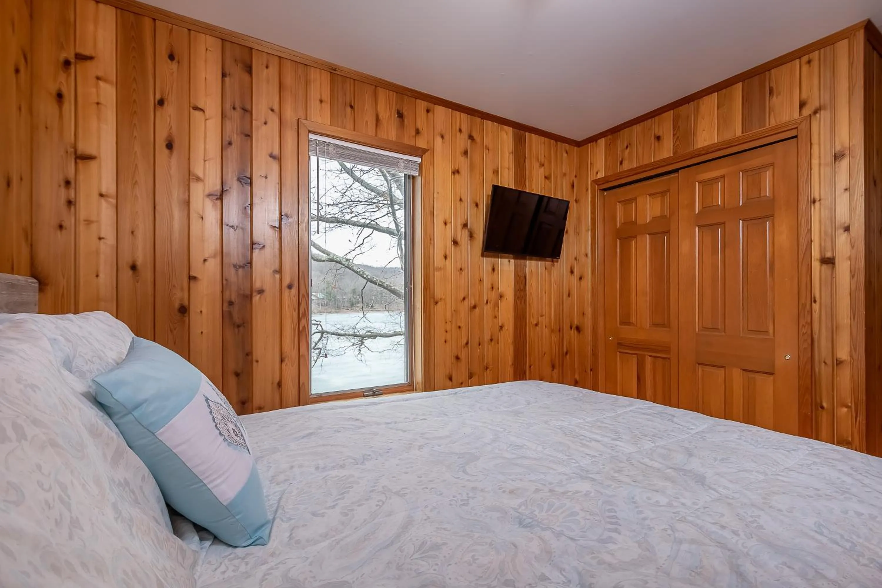 Property building, Bed in Gone Fish Inn