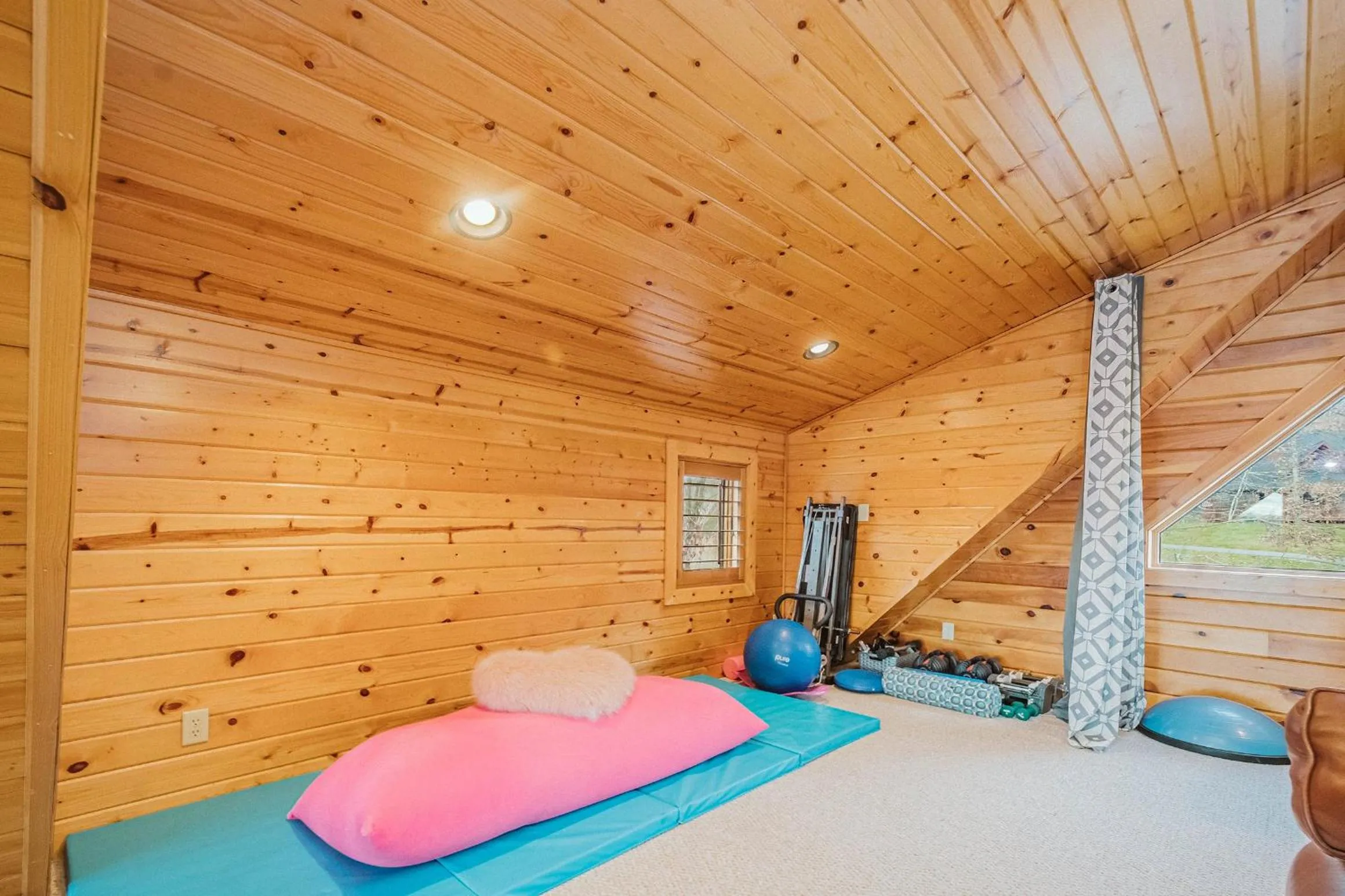 Property building, Bed in Happyplace Hideaway