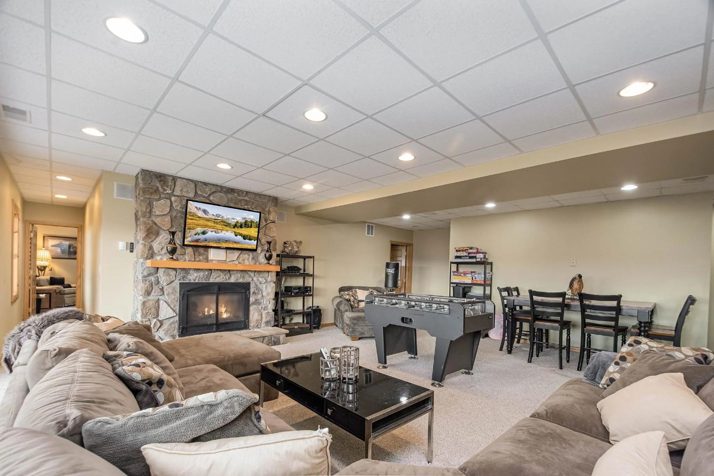 Property building in Happyplace Hideaway