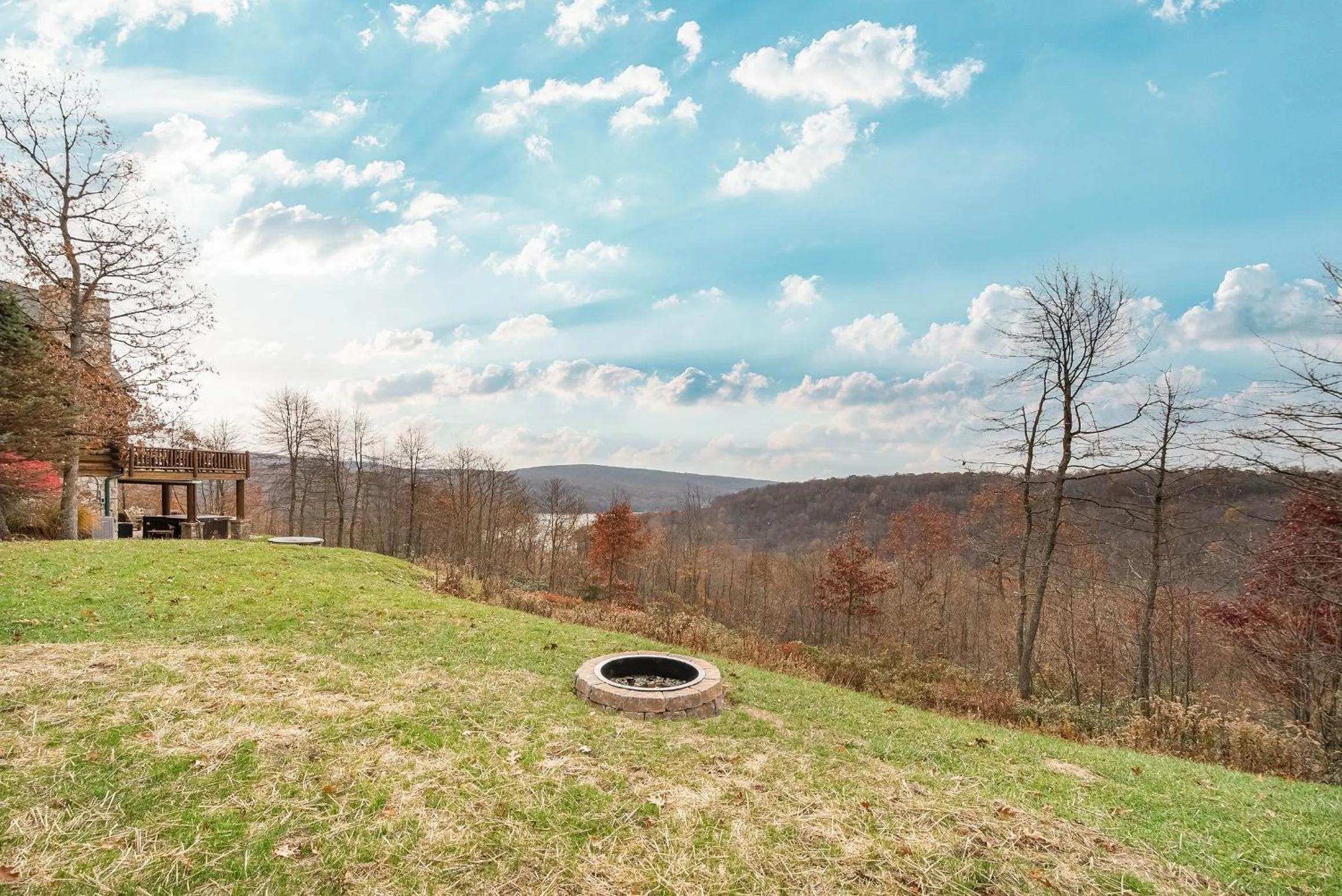 Property building in Happyplace Hideaway