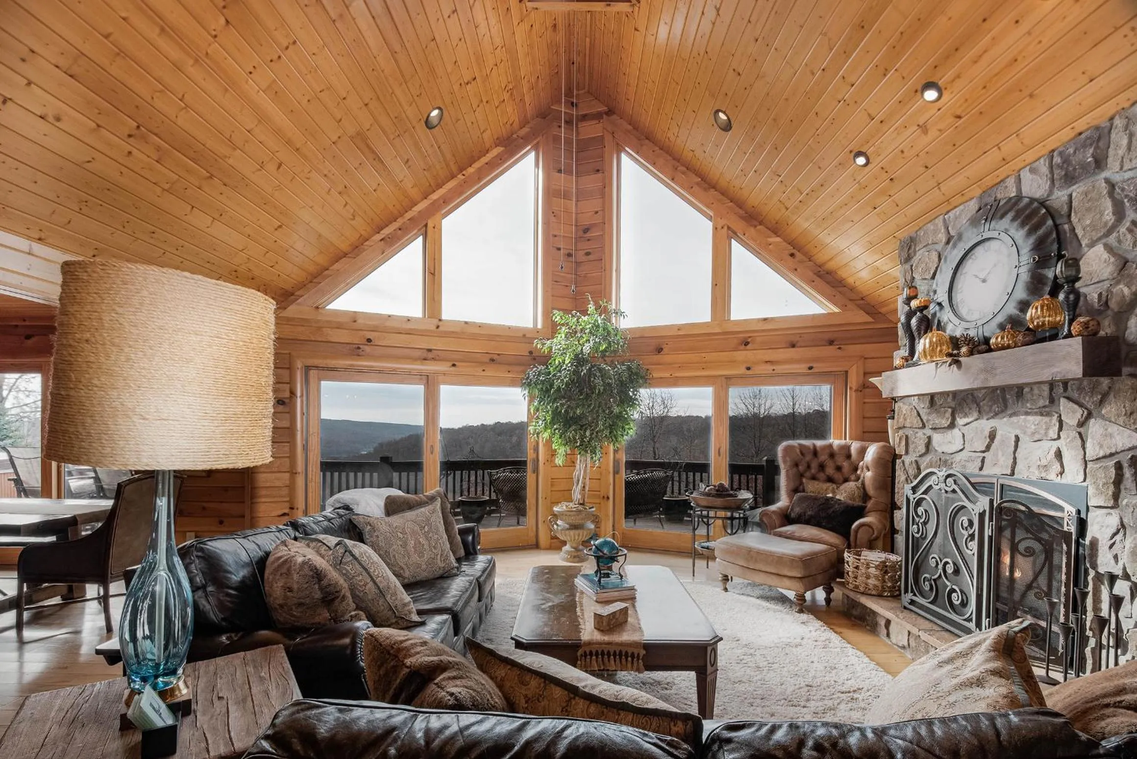 Property building in Happyplace Hideaway