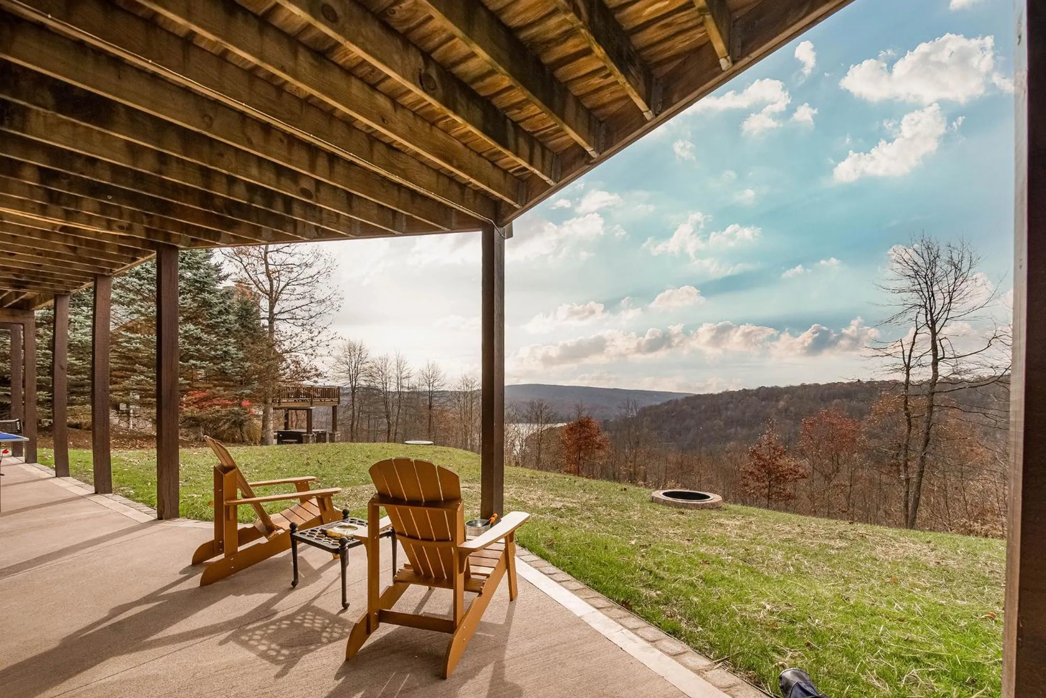 Property building in Happyplace Hideaway