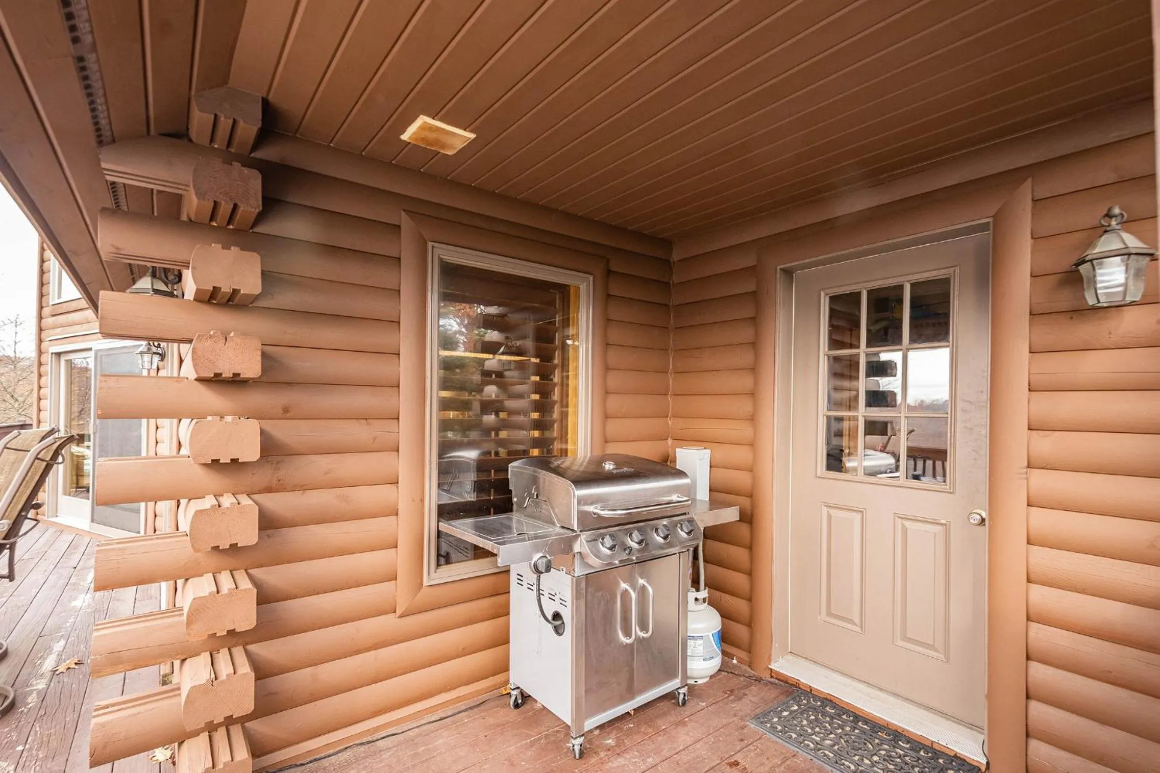 Property building in Happyplace Hideaway