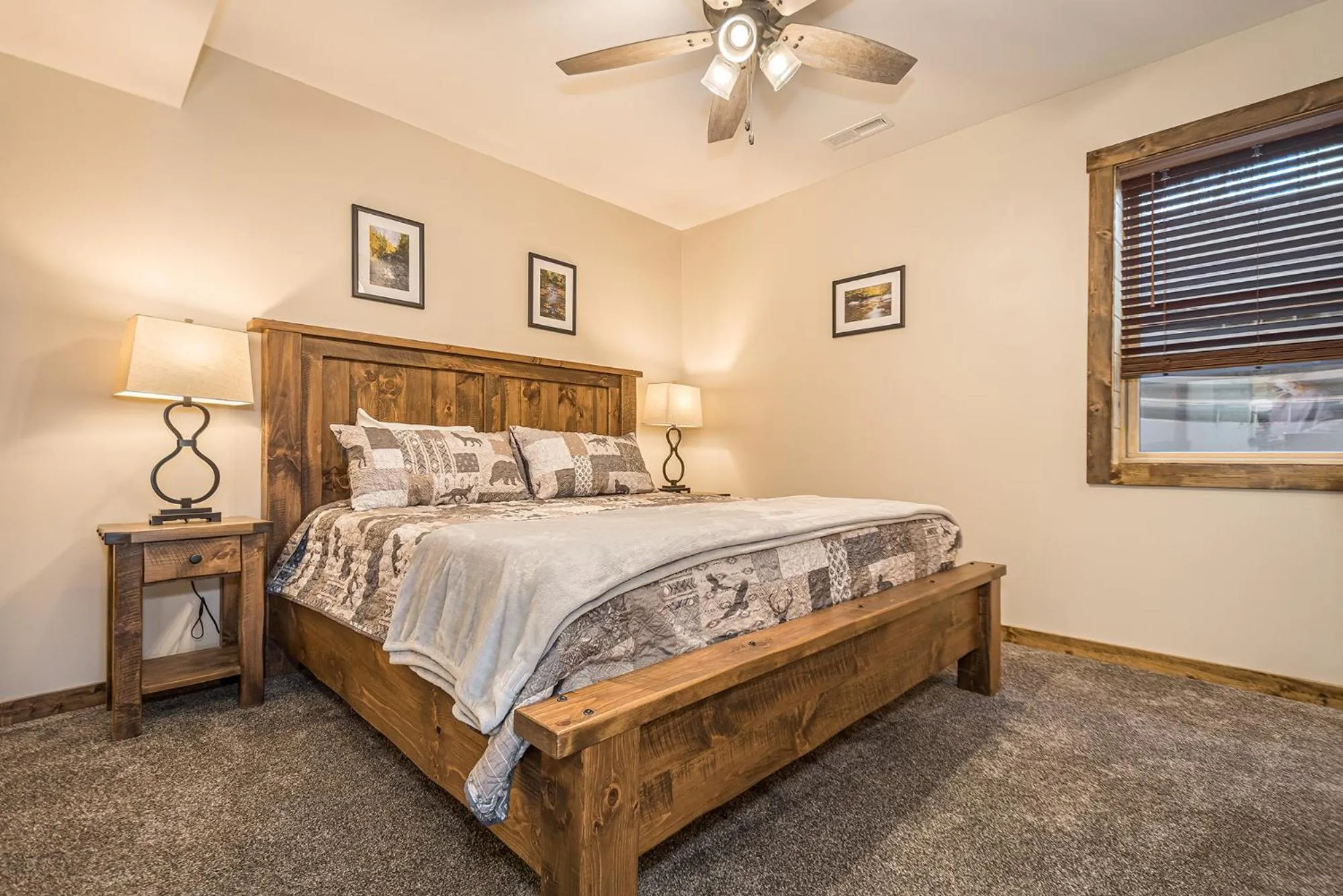 Property building, Bed in Honey Bear Hideaway