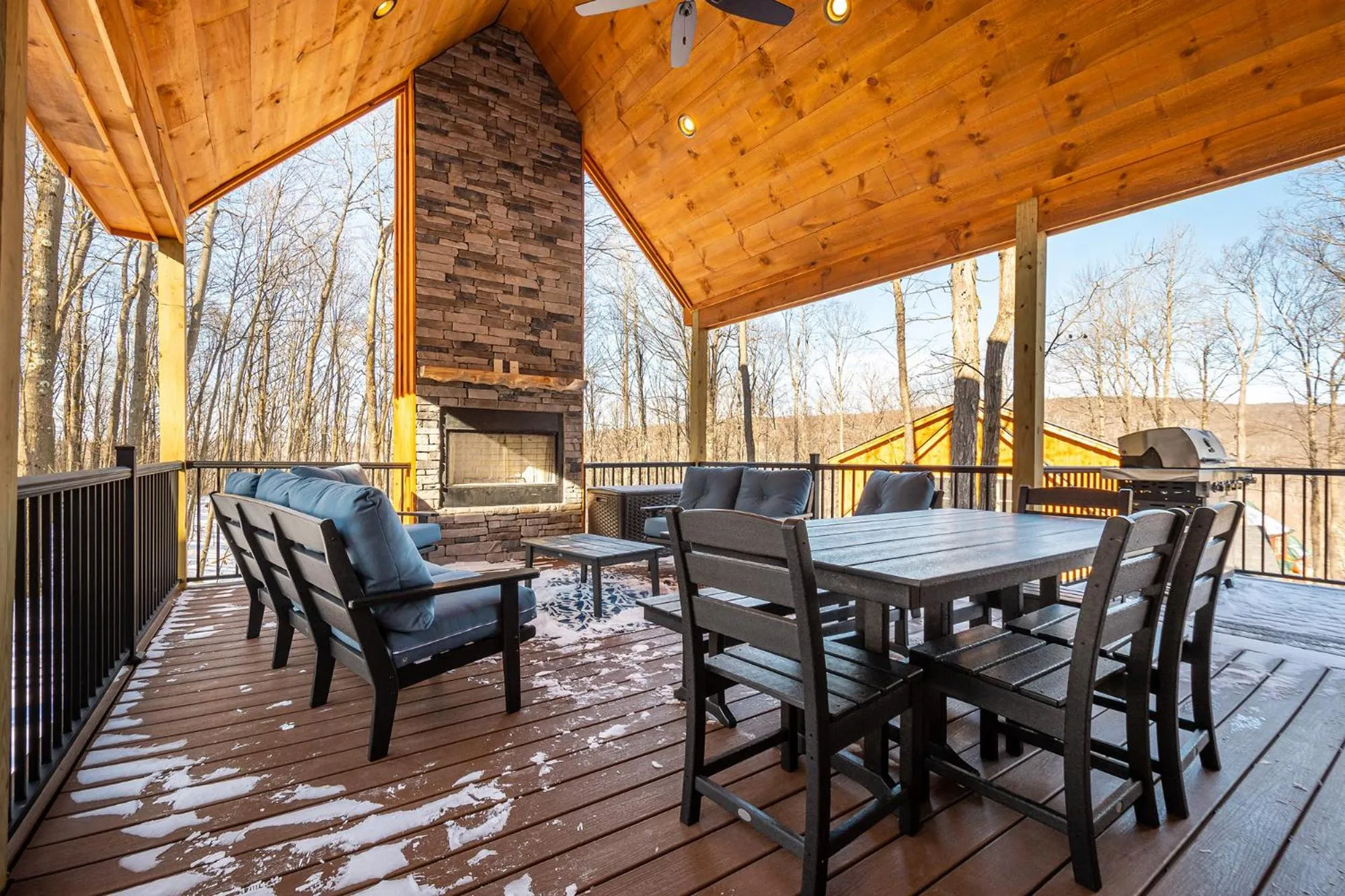 Property building in Honey Bear Hideaway