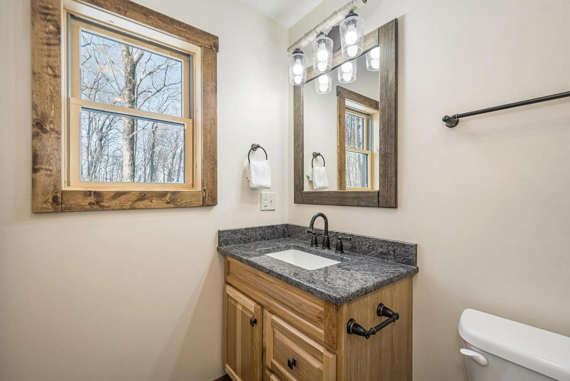 Property building in Honey Bear Hideaway