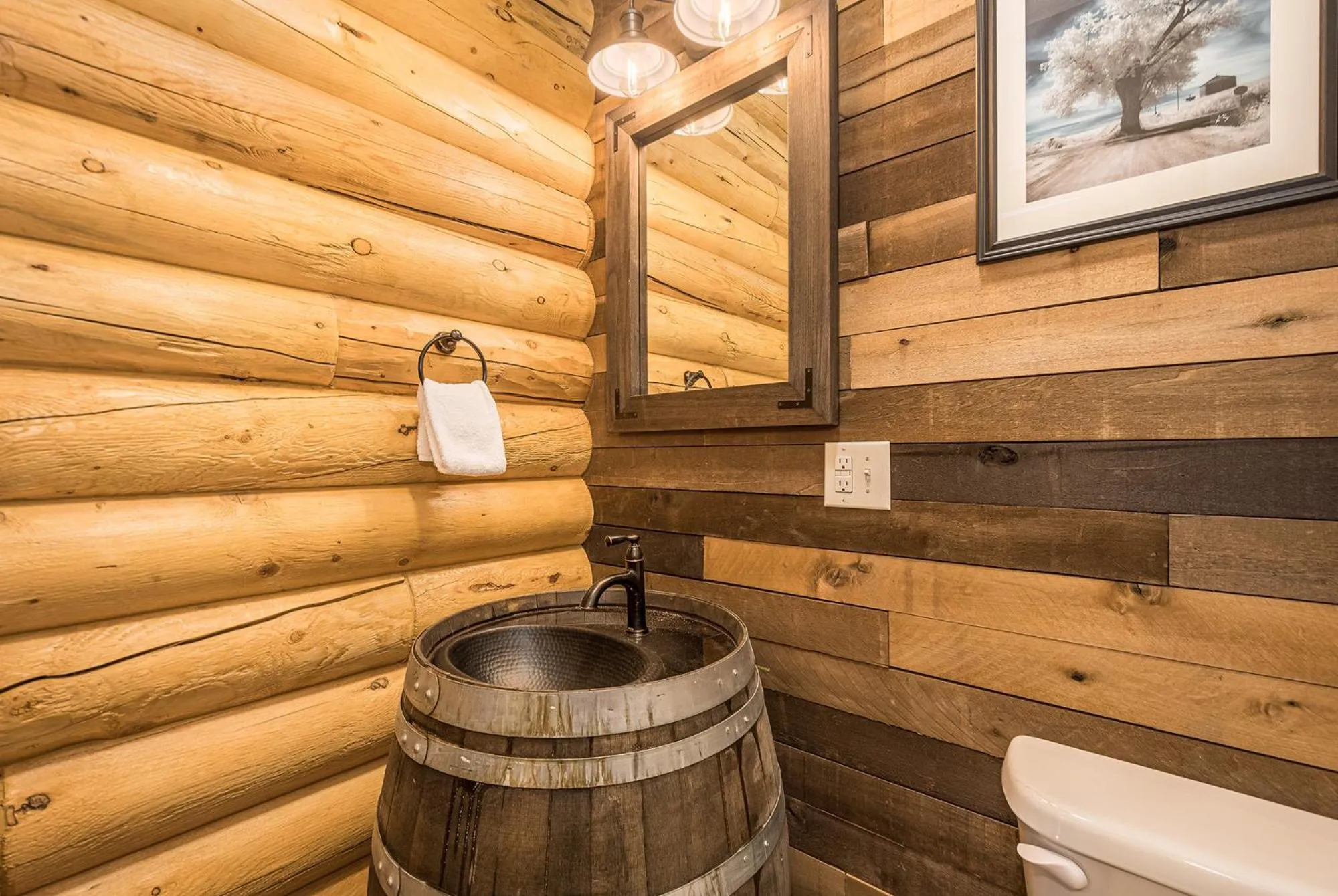 Property building in Honey Bear Hideaway