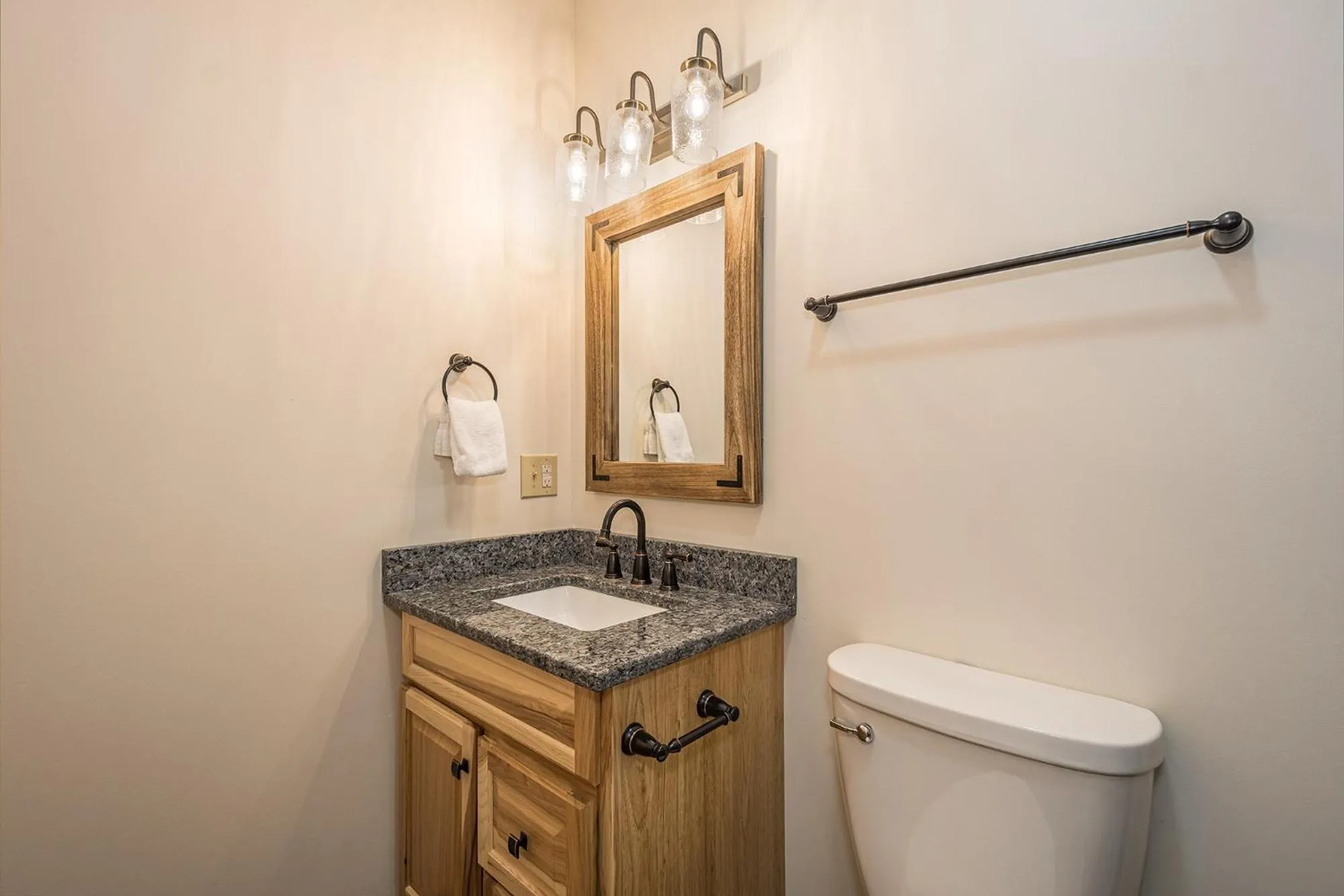 Property building in Honey Bear Hideaway