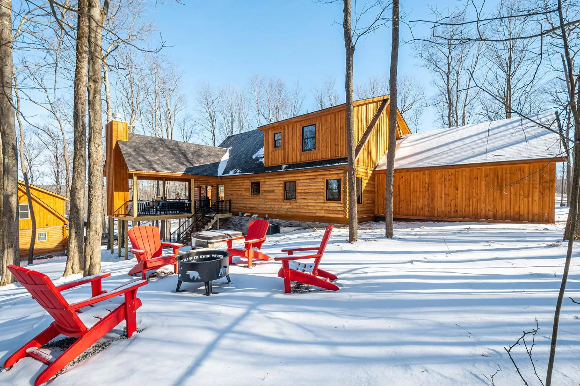 Property building in Honey Bear Hideaway