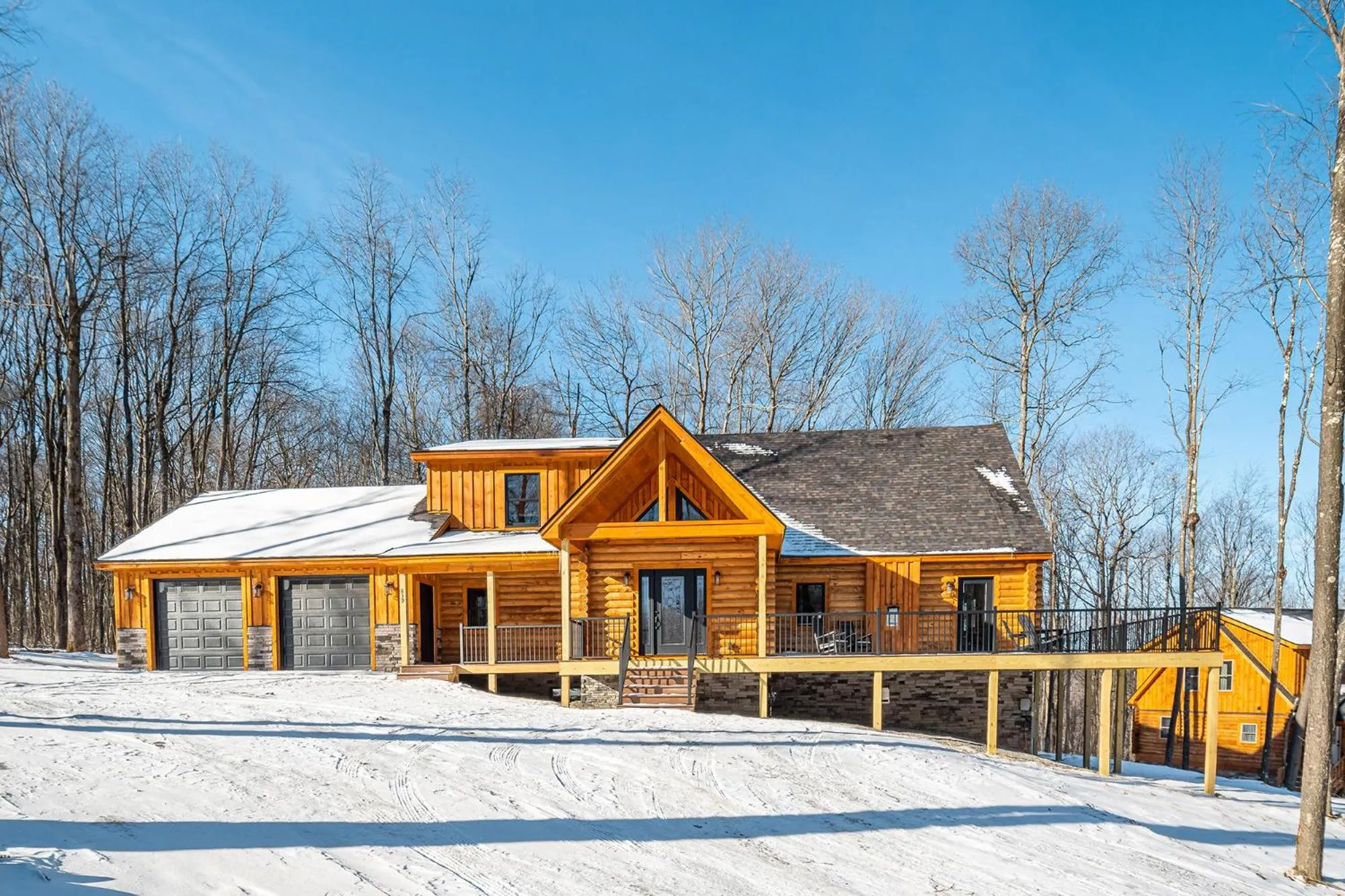 Property building in Honey Bear Hideaway