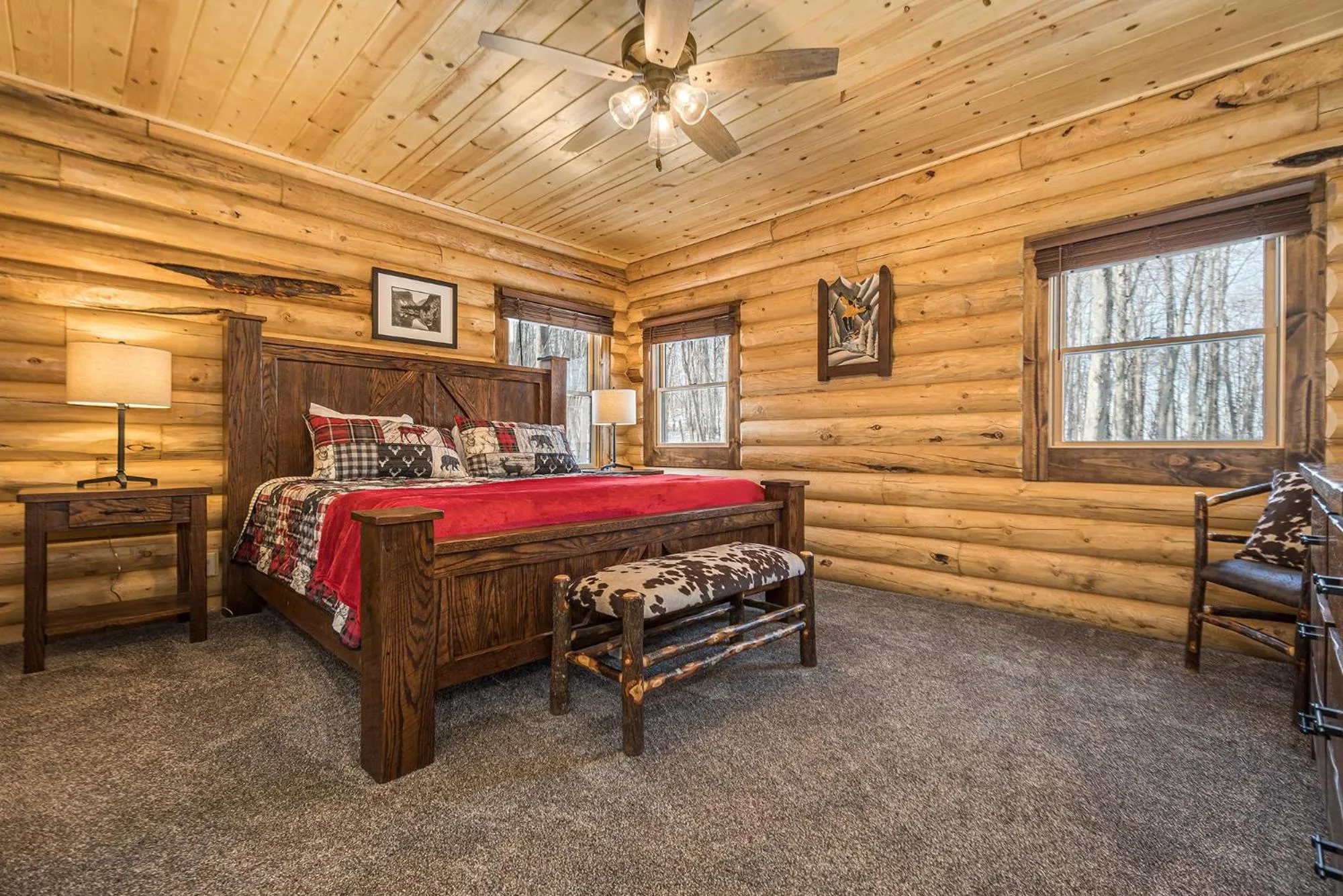 Property building, Bed in Honey Bear Hideaway