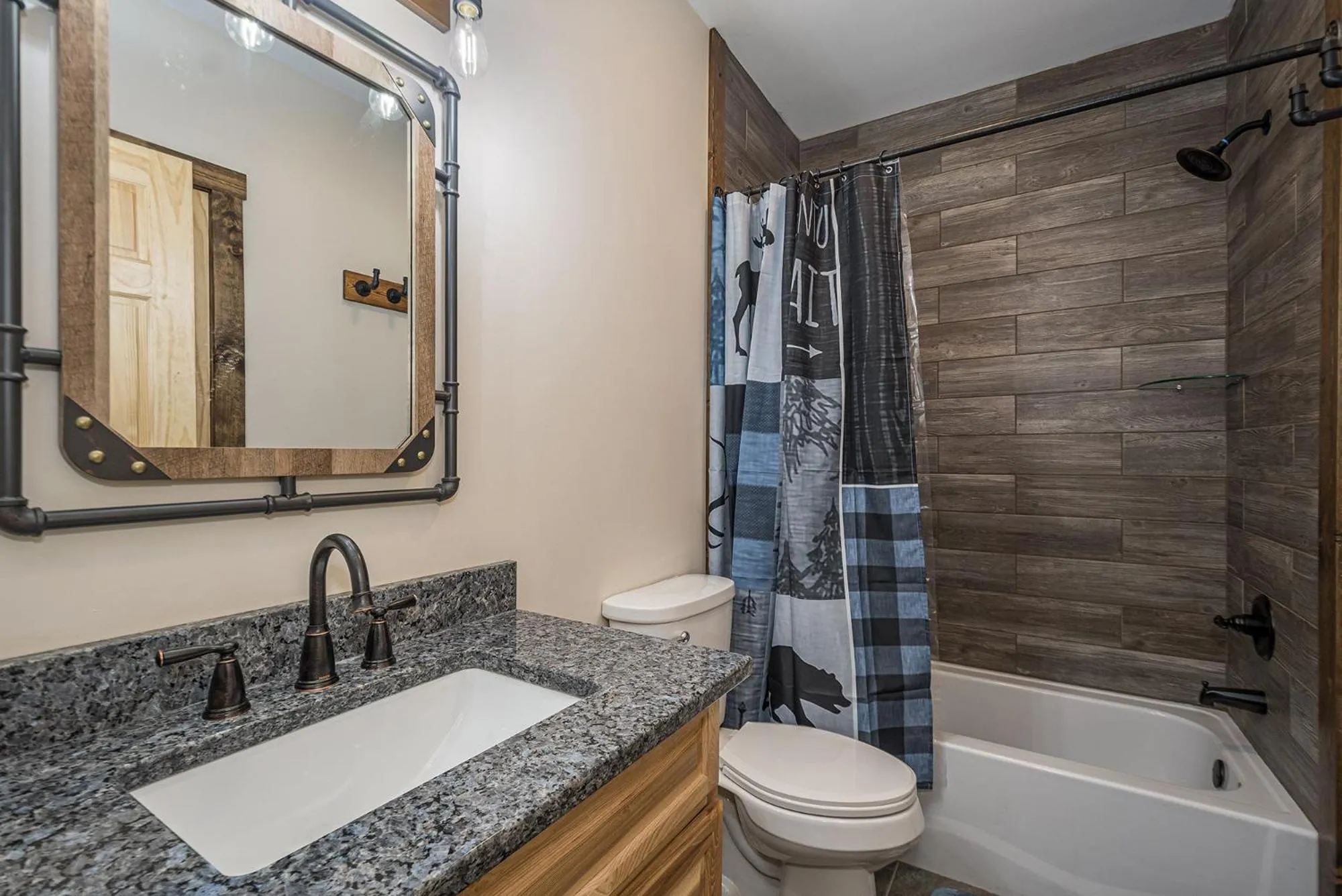 Property building in Honey Bear Hideaway