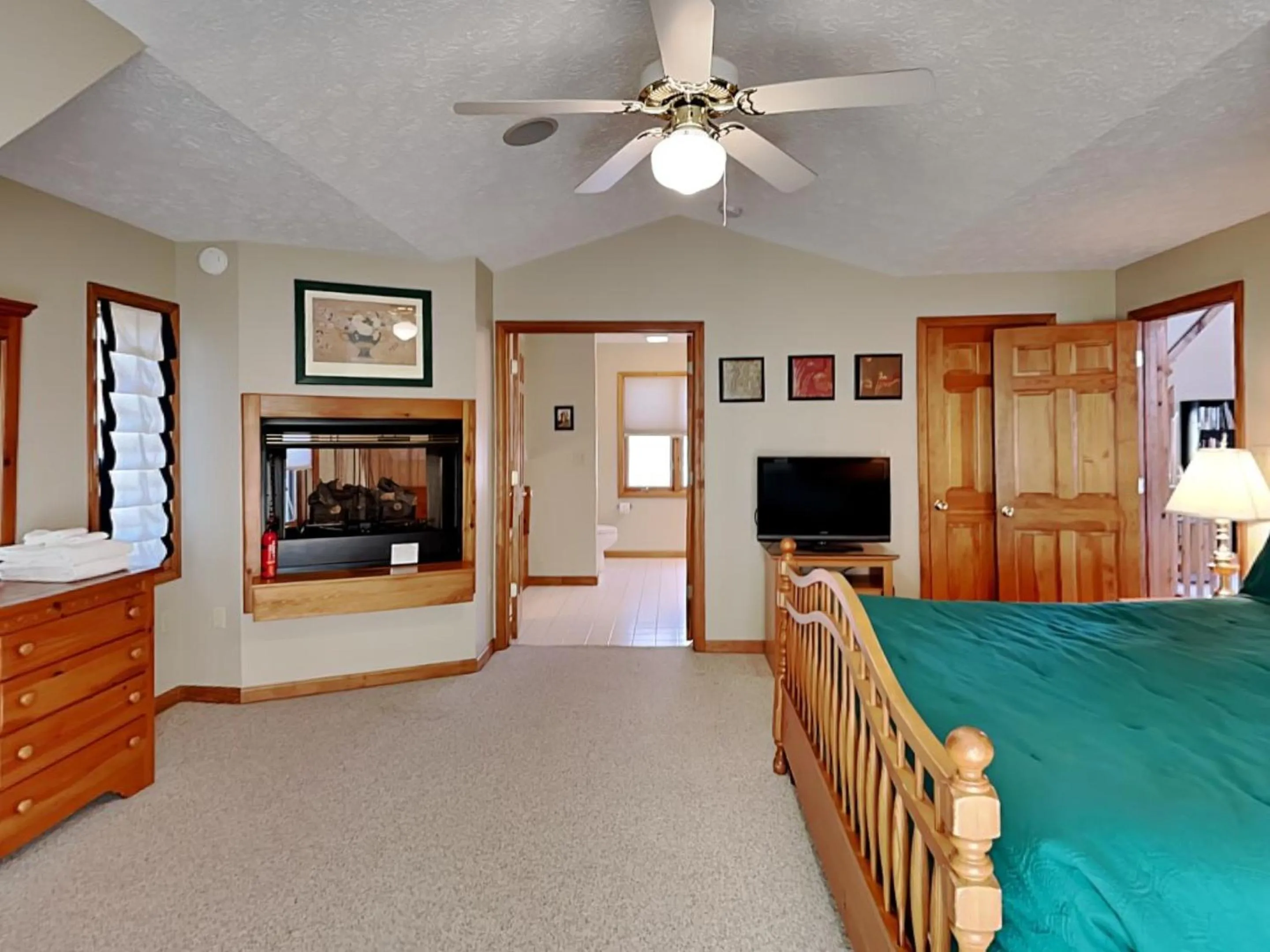 Bed in Lake Dreaming