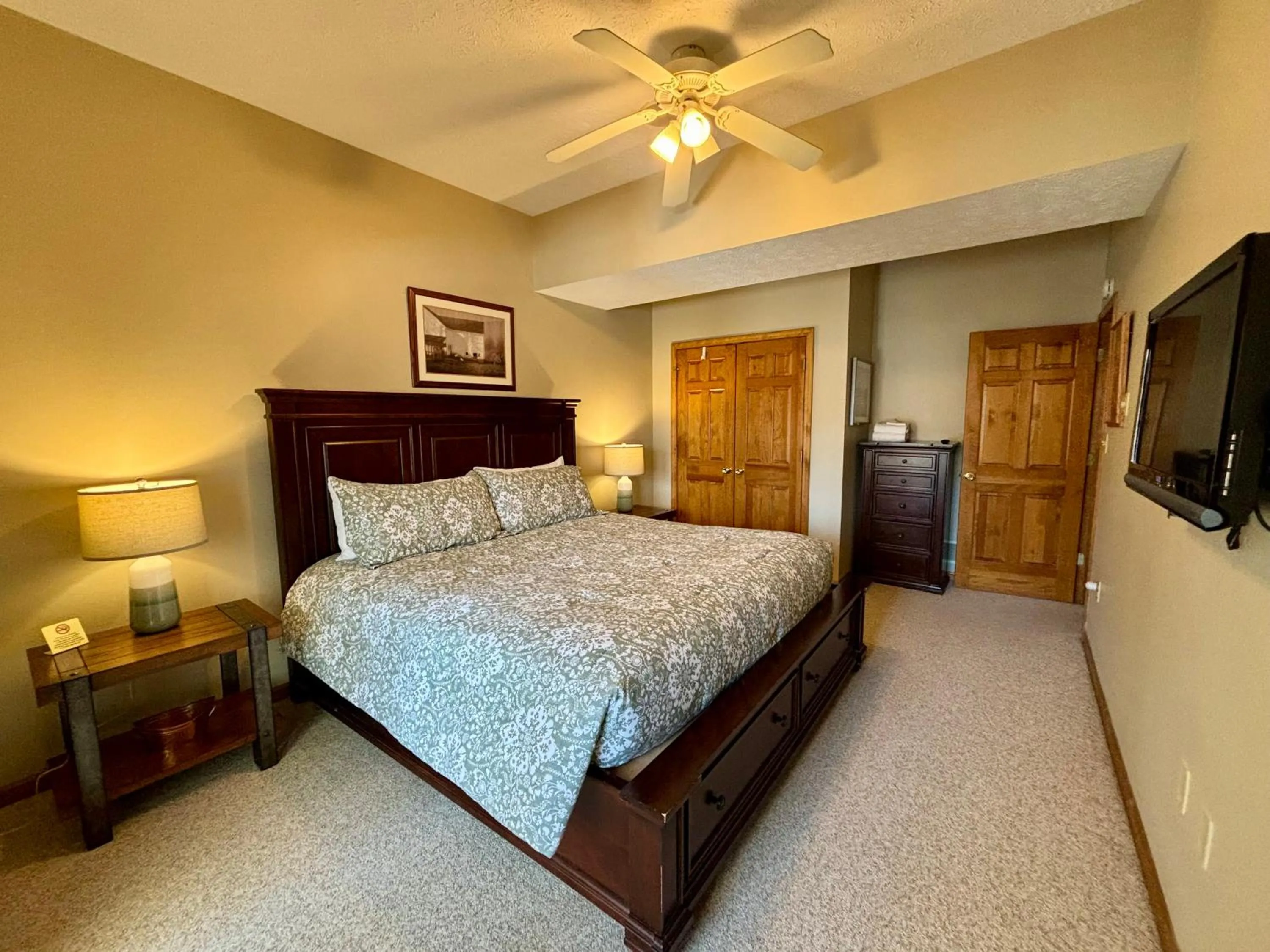 Bed in Lake Dreaming